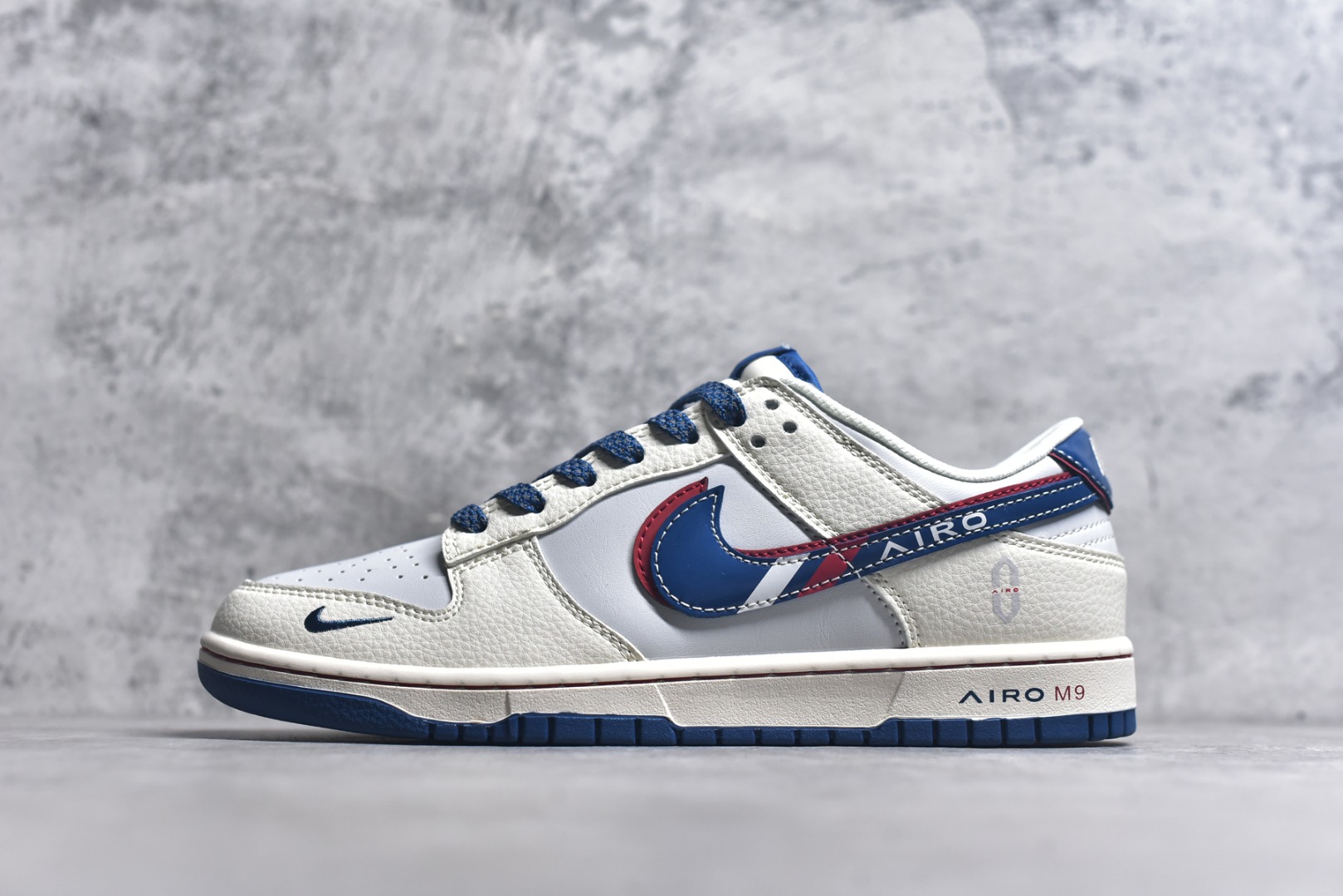 #Nike SB Dunk Low 问界M9蓝彩勾 周年高端定制 低帮休闲板鞋 FC1688-235 #定制鞋盒 大厂纯原品质出货 超高清洁度 皮料切割干净无任何毛边 细节完美 尺码：36 36.5 37.5 38 36.5 39 40 40.5 41 42 42.5 43 44 44.5 45 9.E5-选品中心