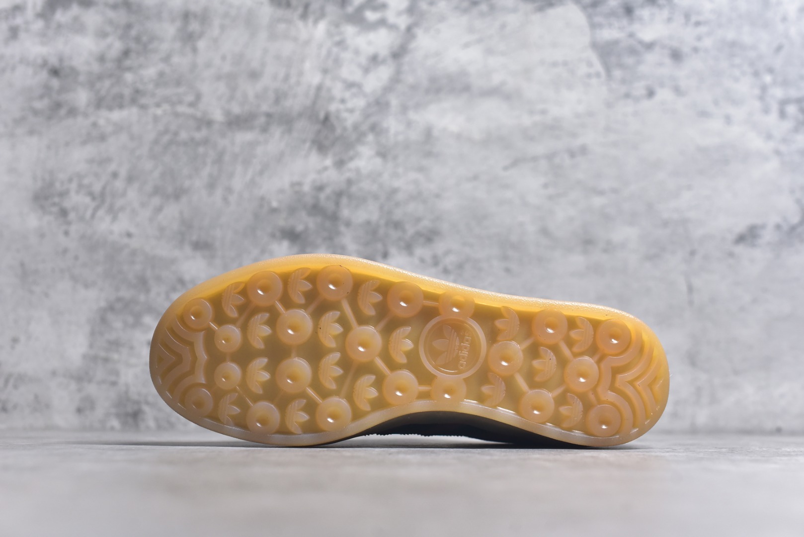 图片[6]-#AD Gazelle Indoor Trainers 羚羊内训系列低帮复古百搭休闲运动德训风板鞋 JH5403 90年代经典的复刻版！自60年代以足球训练鞋面世以来,Gazelle就以其经典设计席卷全球。1991年版本的复刻,再造经典Gazelle。采用皮革打造,搭配浊色细节,让这款经典更加简约。尺码：35.5-45-选品中心