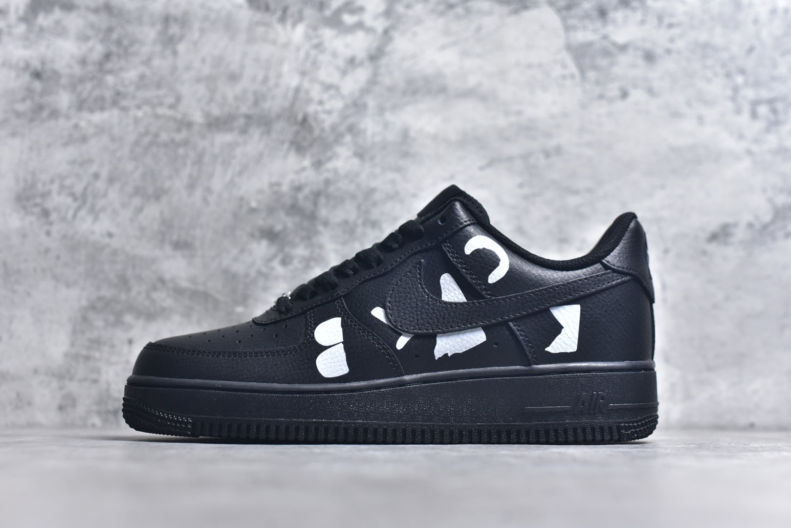 #Comme Des Garcons ×Nike Air Force 1 Low CDG联名 空军一号低帮休闲板鞋 IB9949-001 #原鞋开发 原楦头原纸板 配件齐全 纯正版型 正品NFC感应芯片 内置全掌气垫 尺码：36 36.5 37.5 38 38.5 39 40 40.5 41 42 42.5 43 44 44.5 45 9.D4-选品中心