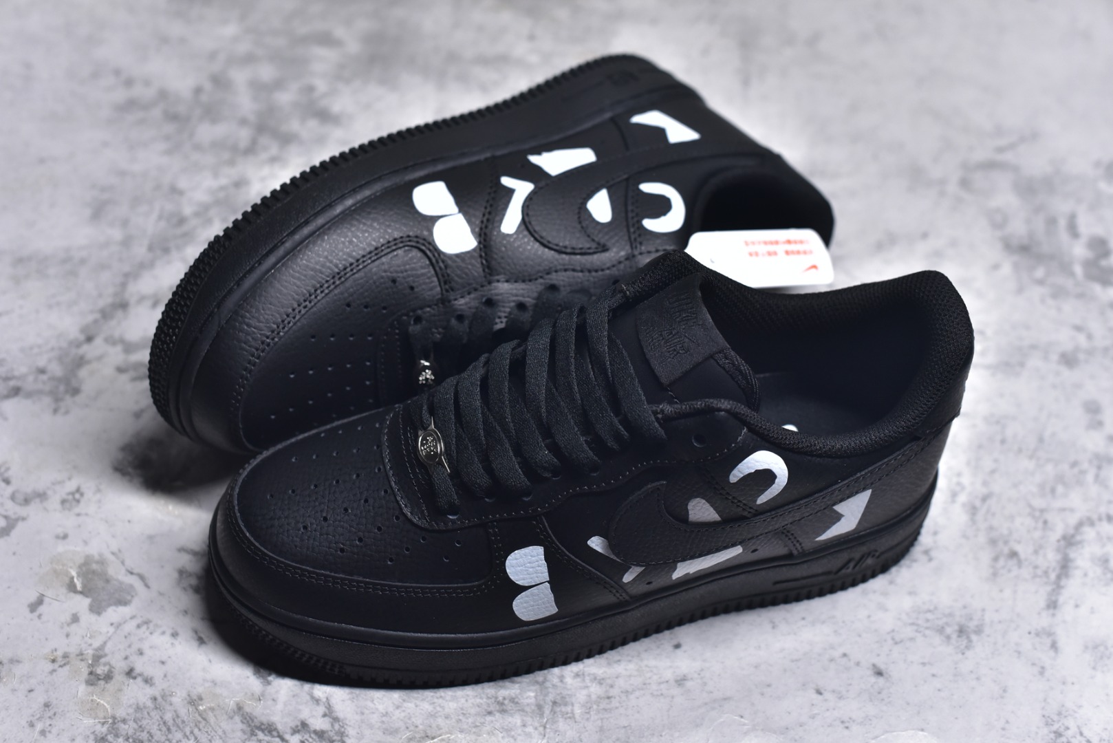 图片[7]-#Comme Des Garcons ×Nike Air Force 1 Low CDG联名 空军一号低帮休闲板鞋 IB9949-001 #原鞋开发 原楦头原纸板 配件齐全 纯正版型 正品NFC感应芯片 内置全掌气垫 尺码：36 36.5 37.5 38 38.5 39 40 40.5 41 42 42.5 43 44 44.5 45 9.D4-选品中心