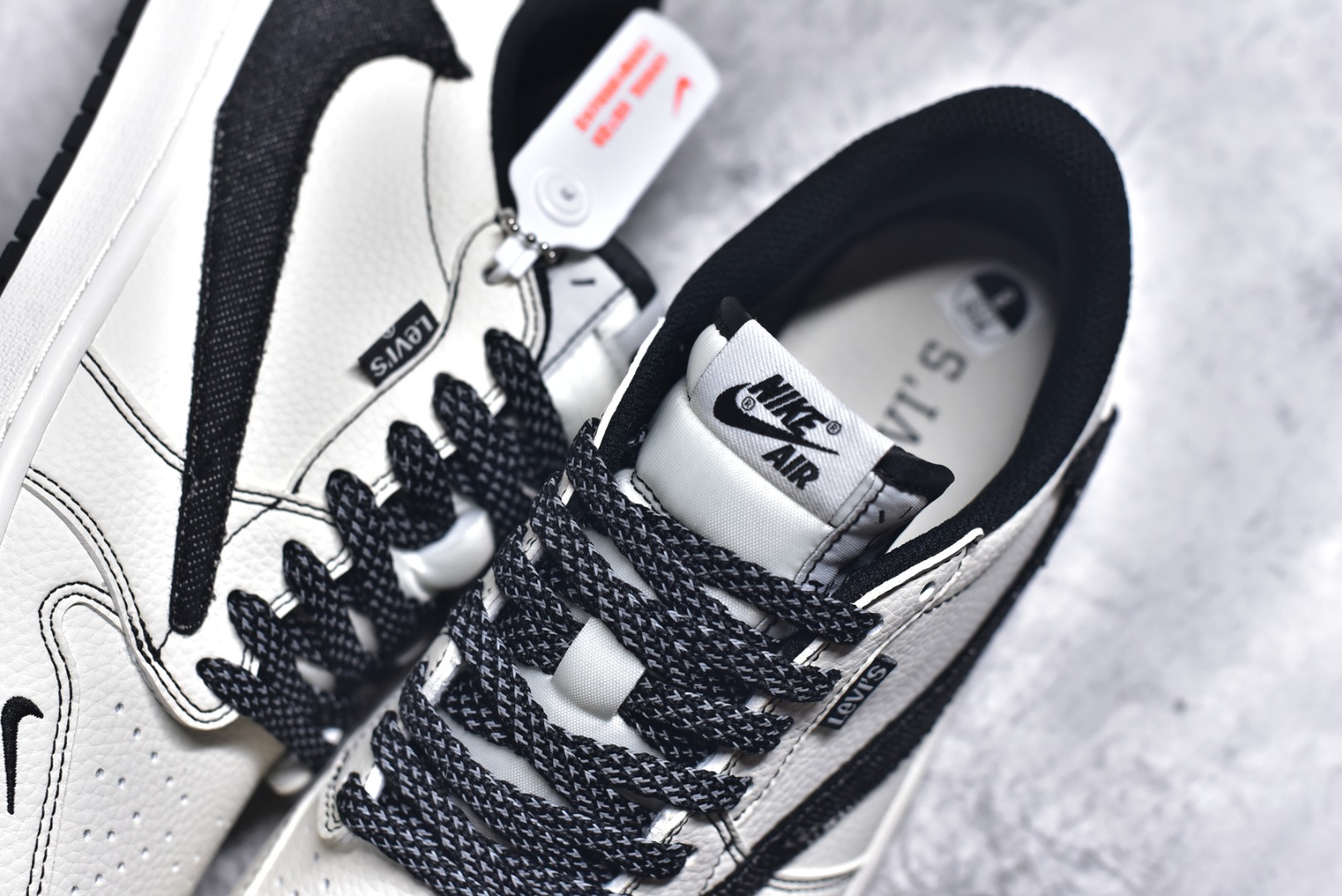 图片[9]-#Levis x Jordan 1 Low AJ1 乔1李维斯联名 低帮文化休闲板鞋 LE2436-135 #多方联名合作融合了Travis Scott 独特的音乐风格，藤原浩个性的设计风格以及Jordan品牌的经典元素 使其成为一双具有独特身份和价值的鞋子 清新而立体的外观加上联名标识更突出了其独特身份 这种配色方案显示出活力和时尚感 在视觉上引人注目 鞋身的质感和细腻的细节处理使其显得高端而格调十足 这款“倒钩”联名是设计与创意完美结合 融合多方的个性风格是一款备受瞩目的潮流鞋款 尺码：36 36.5 37.5 38 38.5 39 40 40.5 41 42 42.5 43 44 44.5 45 9.E5-选品中心