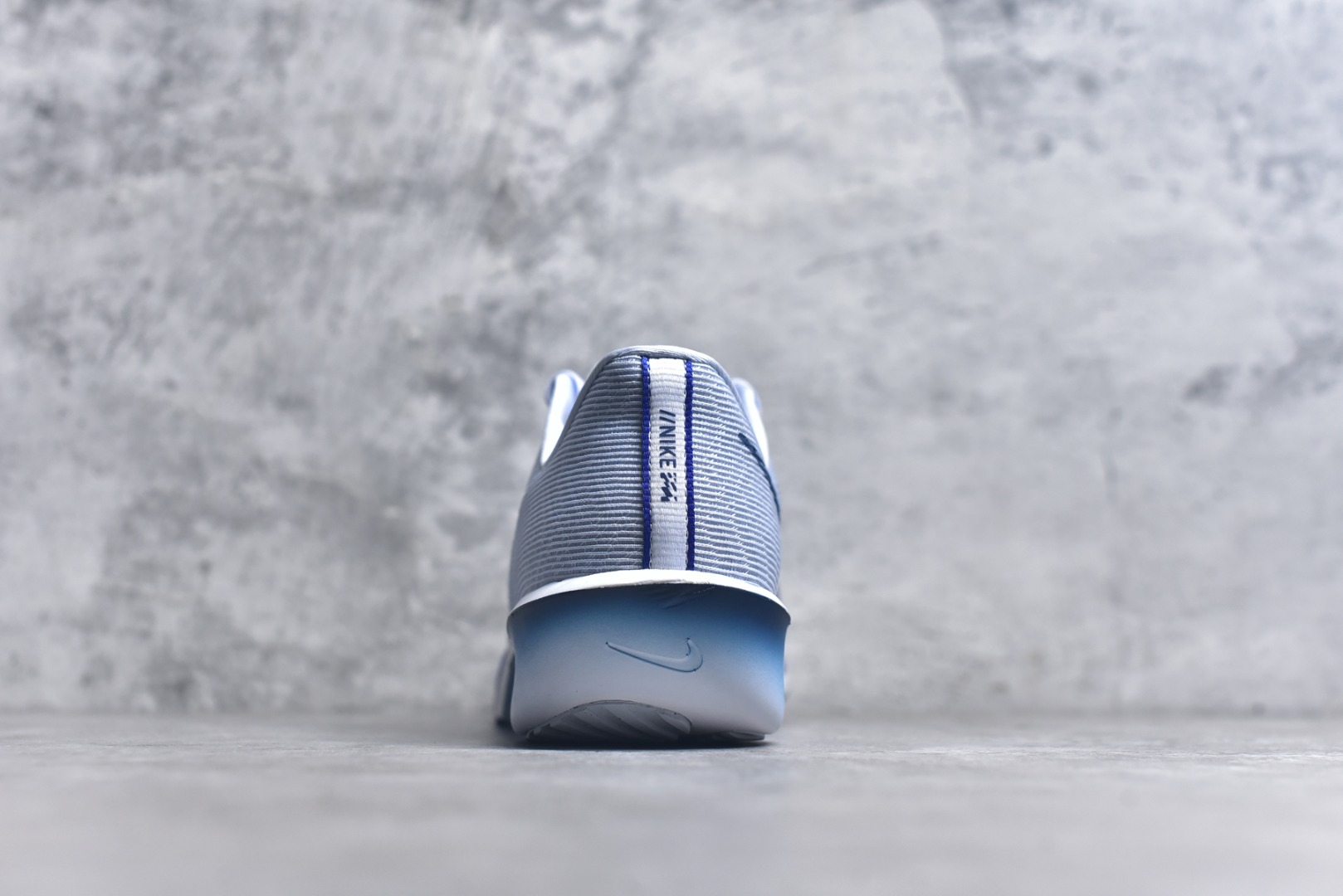 图片[5]-#NK AIR Zoom RIVALFLY FK4代系列轻量飞织低帮休闲运动慢跑鞋 整体设计采用流线型的轻质工程网眼材质构成鞋面 并与其他 Running 旗舰鞋款同样搭载全脚掌 ZoomX 缓冲中底 搭配 Pebax 物料与橡胶外底 ZoomX StreakFly 首发配色以Prototype呈现 其灵感是来自开发期间的磨损测试 透过编号的标记与内侧的预期跑步距离突出研发过程 货号：FV6040-002 尺码：39 40 40.5 41 42 42.5 43 44 44.5 45-选品中心