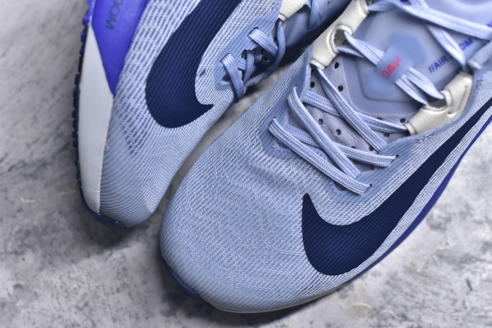 图片[8]-#NK AIR Zoom RIVALFLY FK4代系列轻量飞织低帮休闲运动慢跑鞋 整体设计采用流线型的轻质工程网眼材质构成鞋面 并与其他 Running 旗舰鞋款同样搭载全脚掌 ZoomX 缓冲中底 搭配 Pebax 物料与橡胶外底 ZoomX StreakFly 首发配色以Prototype呈现 其灵感是来自开发期间的磨损测试 透过编号的标记与内侧的预期跑步距离突出研发过程 货号：FV6040-002 尺码：39 40 40.5 41 42 42.5 43 44 44.5 45-选品中心
