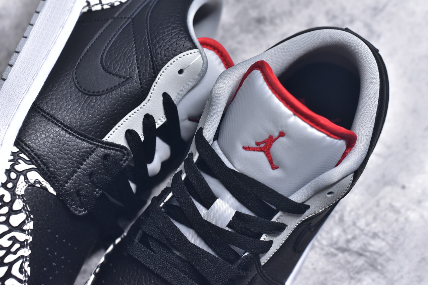 图片[9]-#Air Jordan 1 Low \”黑水泥\” 低帮文化休闲板鞋 338145 062 市场唯一独家头层皮打造 原鞋原档案开发 原厂皮料 原档冲孔鞋头 正确满胶鞋垫 四线拉帮 原厂织唛标 鞋舌高弹海绵填充 尺码：39-46-选品中心