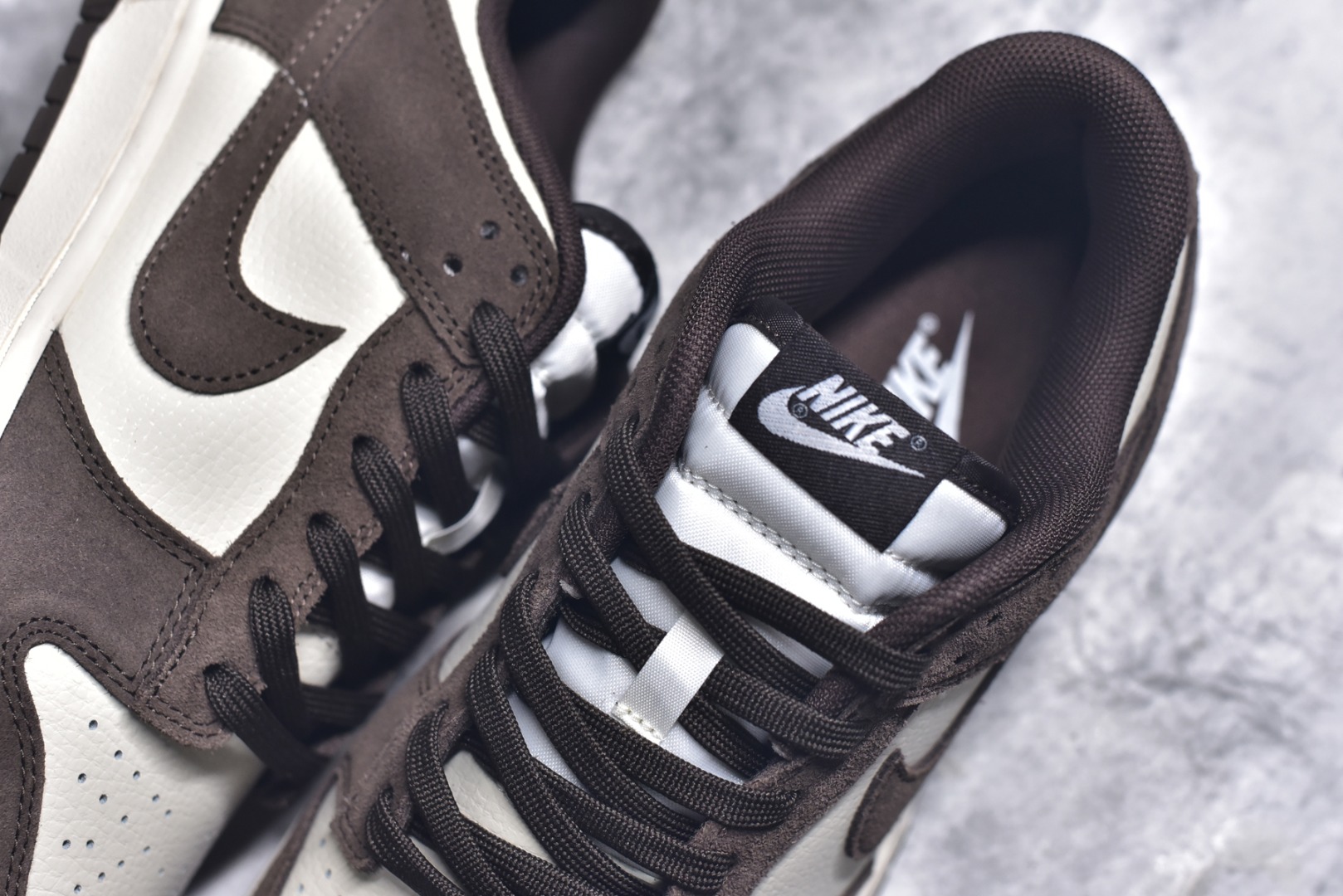 图片[9]-#NK Dunk Low 白棕 FQ8249-104 实力大厂出品 新配色陆续开发 利润个位数只为口碑 全套原纸板楦头开发 确保原汁原味 完美呈现DUNK版型 一比一鞋头弧度高度鞋身弧度 此版本只针对中端市场 皮料材质有所更替 其他数据细节工艺流程均保持一致 绝不口嗨 细节品控鞋型随意对比 独家私模官方第六代原厂航空铝磨具打磨大底 鞋头坡度极致还原 无解鞋型 原盒原配 圈内天花板工艺 原厂玻璃冲刀 超高清洁度 全鞋零毛边皮料切割 原厂中底布点胶 中底布拉帮走线遵循公司 尺码：36 36.5 37.5 38 38.5 39 40 40.5 41 42 42.5 43 44 44.5 45 46-选品中心