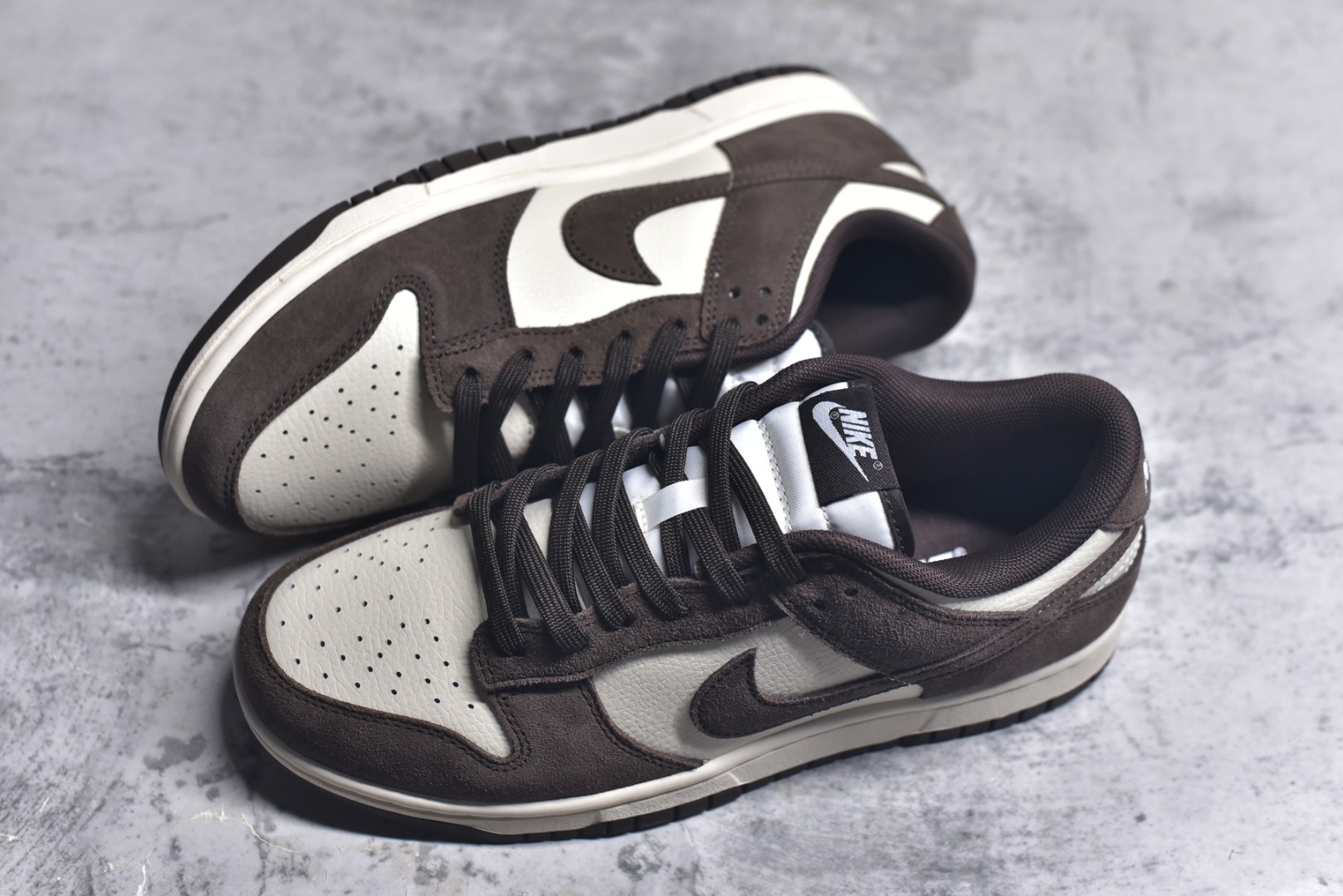 图片[7]-#NK Dunk Low 白棕 FQ8249-104 实力大厂出品 新配色陆续开发 利润个位数只为口碑 全套原纸板楦头开发 确保原汁原味 完美呈现DUNK版型 一比一鞋头弧度高度鞋身弧度 此版本只针对中端市场 皮料材质有所更替 其他数据细节工艺流程均保持一致 绝不口嗨 细节品控鞋型随意对比 独家私模官方第六代原厂航空铝磨具打磨大底 鞋头坡度极致还原 无解鞋型 原盒原配 圈内天花板工艺 原厂玻璃冲刀 超高清洁度 全鞋零毛边皮料切割 原厂中底布点胶 中底布拉帮走线遵循公司 尺码：36 36.5 37.5 38 38.5 39 40 40.5 41 42 42.5 43 44 44.5 45 46-选品中心