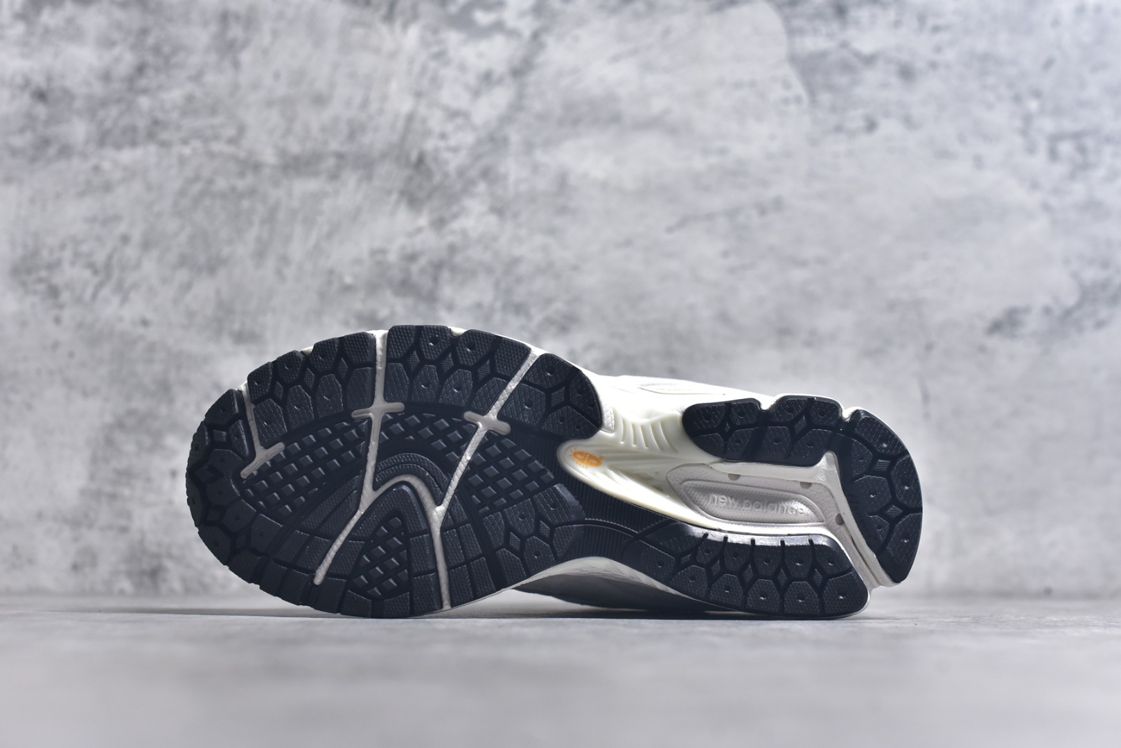 图片[6]-#New Balance NB 2002R 米色 复古休闲跑步鞋 原厂数据开发 原厂网纱 正确卡色皮料冲裁组合 匠心打造 耗时两个月开发完成 工艺极其复杂难度可想而知 新开独立私模大底 全网唯一正确做旧组合大底 高端零售专供产物 货号：M2002REC 尺码：36 36.5 37 38.5 39 40 40.5 41 42 42.5 43 44 44.5 45 46 46.5-选品中心