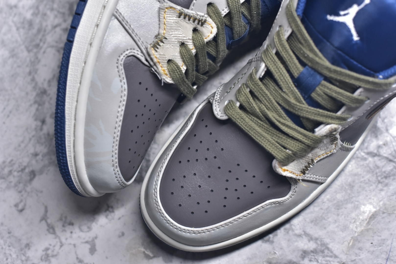 图片[8]-#Air Jordan 1 Low AJ1 乔1 熊猫恶作剧 拓荒骑士 棕灰 低帮复古篮球鞋 553558-414 #整体围绕熊猫恶作剧拓荒骑士主题设计，鞋身整体采用专属颜料重新喷涂。特殊原创设计图标涂鸦装饰，添加潮流元素效果喷涂点缀。 尺码：35.5 36 36.5 37.5 38 38.5 39 40 40.5 41 42 42.5 43 44 44.5 45 45.5 46 47.5 9.E5-选品中心