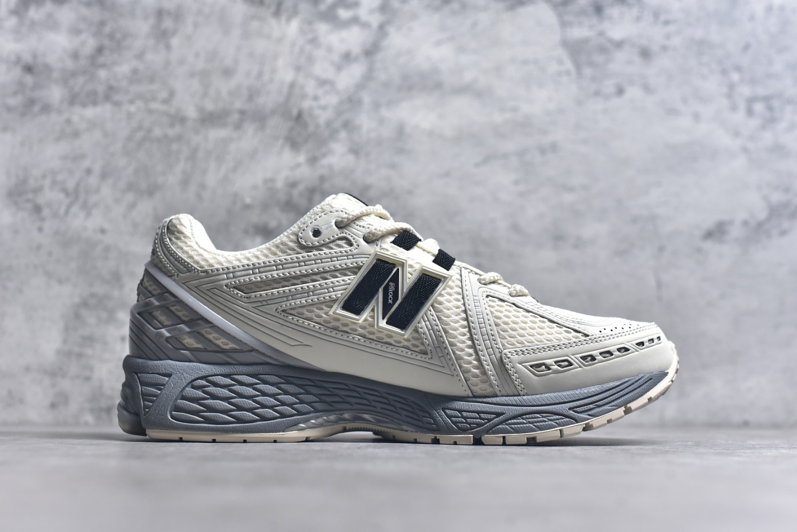 图片[3]-#新百伦New Balance 1906 复古跑鞋 小红书爆款 NB1906这双鞋确实是NB家经典复古款式之一，以全新科技诠释，成功打造1906鞋款，鞋面在保持1906基本线条和片层结构的同时，采用更为简洁、流畅的设计语言 尺码：36 37 37.5 38 38.5 39.5 40 40.5 41.5 42 42.5 43 44 45 46 46.5 货号：U1906ROC-选品中心