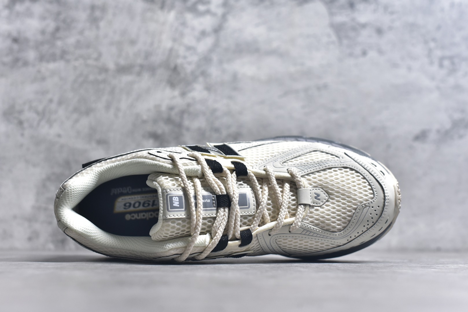 图片[4]-#新百伦New Balance 1906 复古跑鞋 小红书爆款 NB1906这双鞋确实是NB家经典复古款式之一，以全新科技诠释，成功打造1906鞋款，鞋面在保持1906基本线条和片层结构的同时，采用更为简洁、流畅的设计语言 尺码：36 37 37.5 38 38.5 39.5 40 40.5 41.5 42 42.5 43 44 45 46 46.5 货号：U1906ROC-选品中心