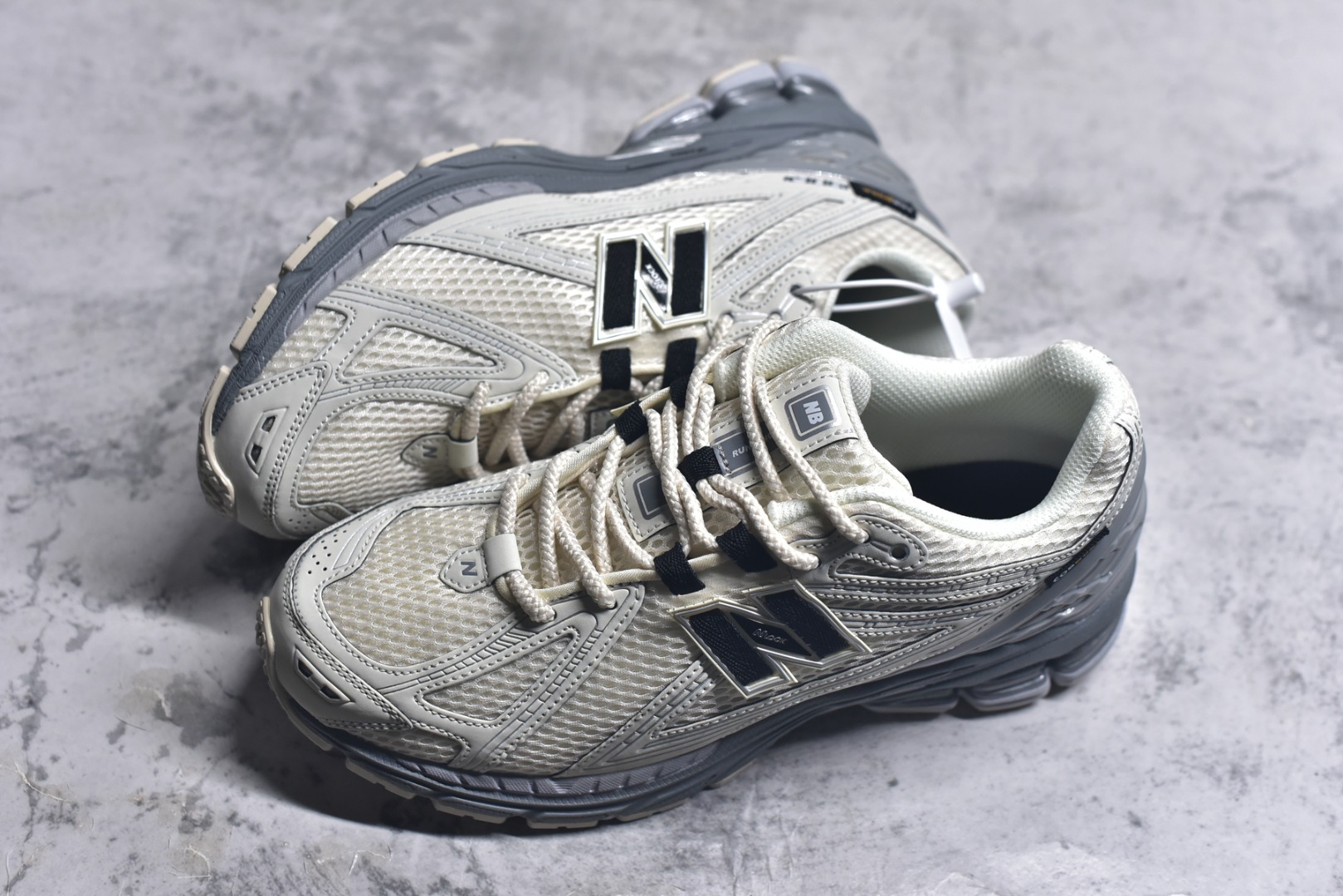 图片[7]-#新百伦New Balance 1906 复古跑鞋 小红书爆款 NB1906这双鞋确实是NB家经典复古款式之一，以全新科技诠释，成功打造1906鞋款，鞋面在保持1906基本线条和片层结构的同时，采用更为简洁、流畅的设计语言 尺码：36 37 37.5 38 38.5 39.5 40 40.5 41.5 42 42.5 43 44 45 46 46.5 货号：U1906ROC-选品中心