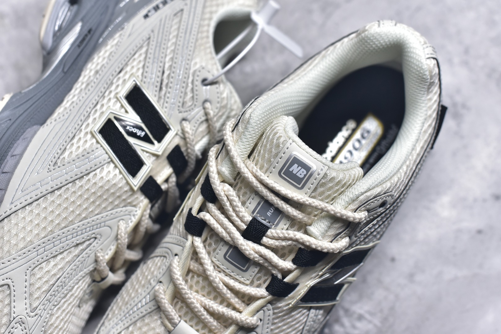 图片[9]-#新百伦New Balance 1906 复古跑鞋 小红书爆款 NB1906这双鞋确实是NB家经典复古款式之一，以全新科技诠释，成功打造1906鞋款，鞋面在保持1906基本线条和片层结构的同时，采用更为简洁、流畅的设计语言 尺码：36 37 37.5 38 38.5 39.5 40 40.5 41.5 42 42.5 43 44 45 46 46.5 货号：U1906ROC-选品中心