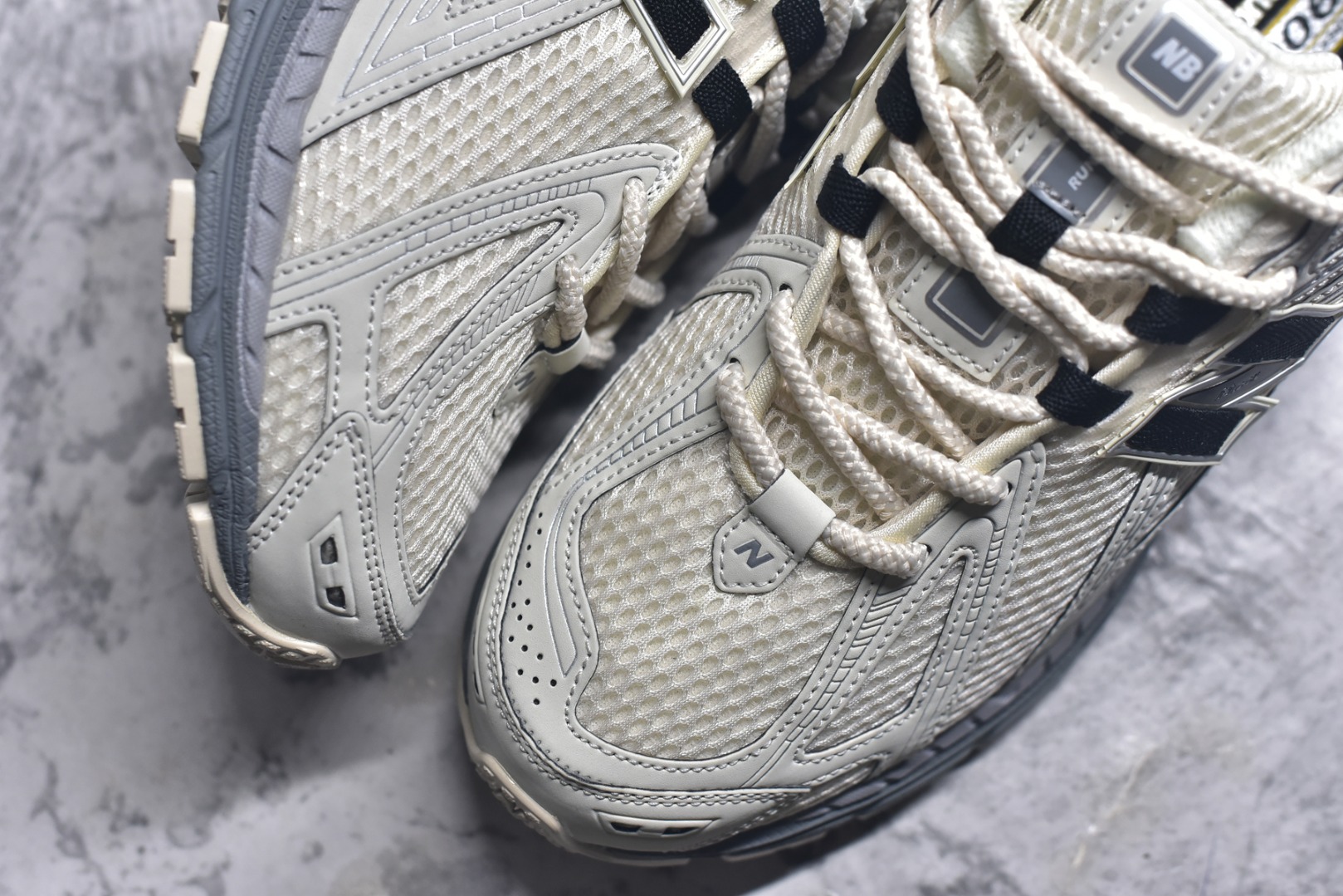 图片[8]-#新百伦New Balance 1906 复古跑鞋 小红书爆款 NB1906这双鞋确实是NB家经典复古款式之一，以全新科技诠释，成功打造1906鞋款，鞋面在保持1906基本线条和片层结构的同时，采用更为简洁、流畅的设计语言 尺码：36 37 37.5 38 38.5 39.5 40 40.5 41.5 42 42.5 43 44 45 46 46.5 货号：U1906ROC-选品中心