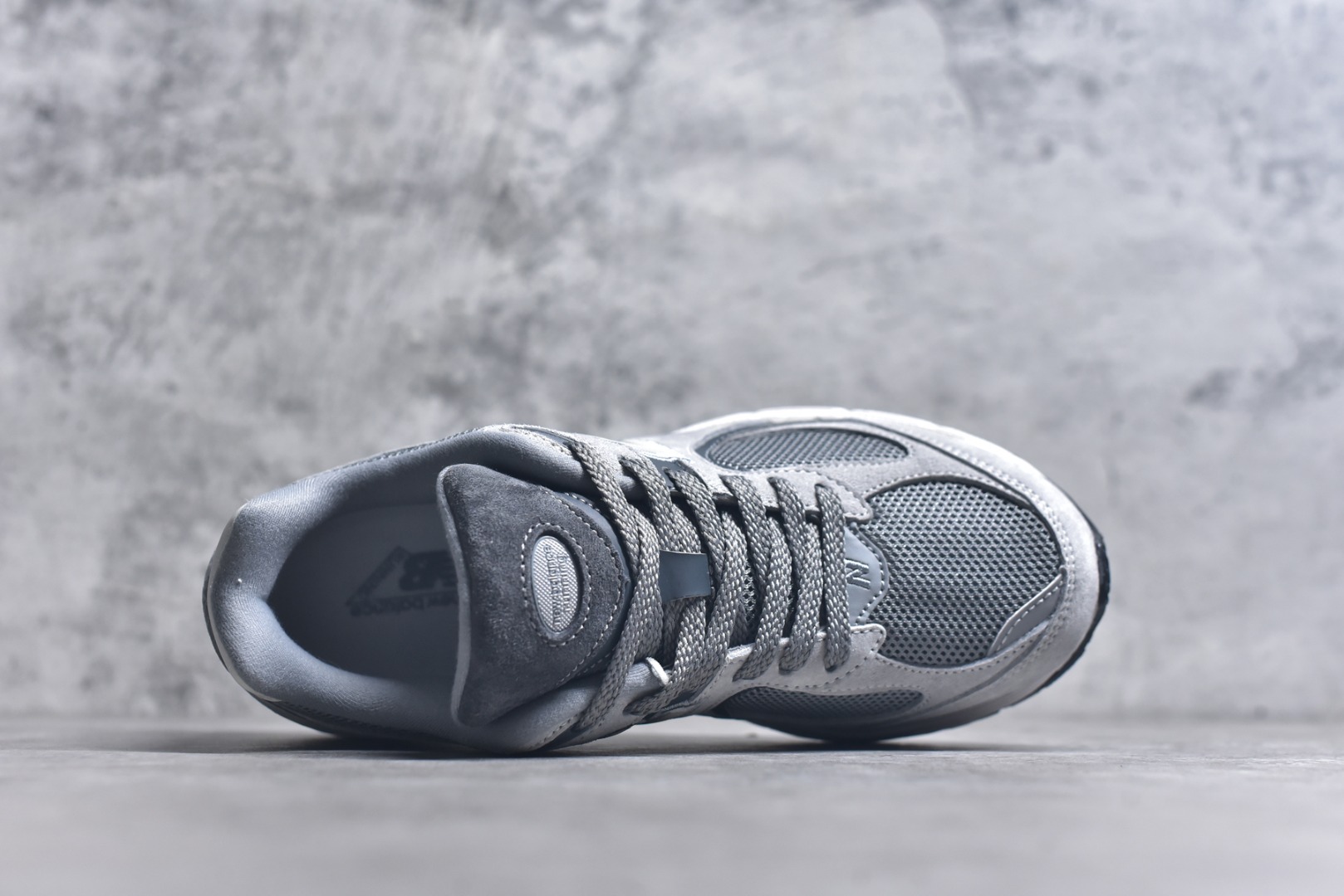 图片[4]-#NB New Balance M2002R 新百伦M2002RST 浅灰色 全新版本出货 新配色陆续开发出货 品质很好 价格实惠 全套原楦原纸板原厂数据开发 原厂网纱 原装进口皮料 正确绒感卡色 正确中底拉帮中底网布细节 一比一手工擦旧效果 冲裁组合 匠心打造 耗时两个月开发完成 工艺极其复杂难度可想而知 新开独立私模大底 全网唯一正确做旧组合大底 高端零售专供产物 尺码：36 37 37.5 38 38.5 39.5 40 40.5 41.5 42 42.5 43 44 44.5 45 45.5 46.5-选品中心