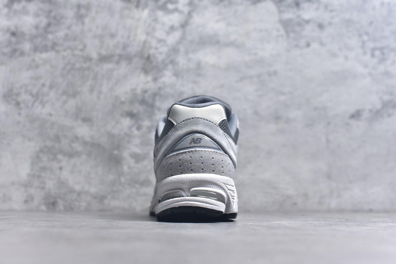 图片[5]-#NB New Balance M2002R 新百伦M2002RST 浅灰色 全新版本出货 新配色陆续开发出货 品质很好 价格实惠 全套原楦原纸板原厂数据开发 原厂网纱 原装进口皮料 正确绒感卡色 正确中底拉帮中底网布细节 一比一手工擦旧效果 冲裁组合 匠心打造 耗时两个月开发完成 工艺极其复杂难度可想而知 新开独立私模大底 全网唯一正确做旧组合大底 高端零售专供产物 尺码：36 37 37.5 38 38.5 39.5 40 40.5 41.5 42 42.5 43 44 44.5 45 45.5 46.5-选品中心
