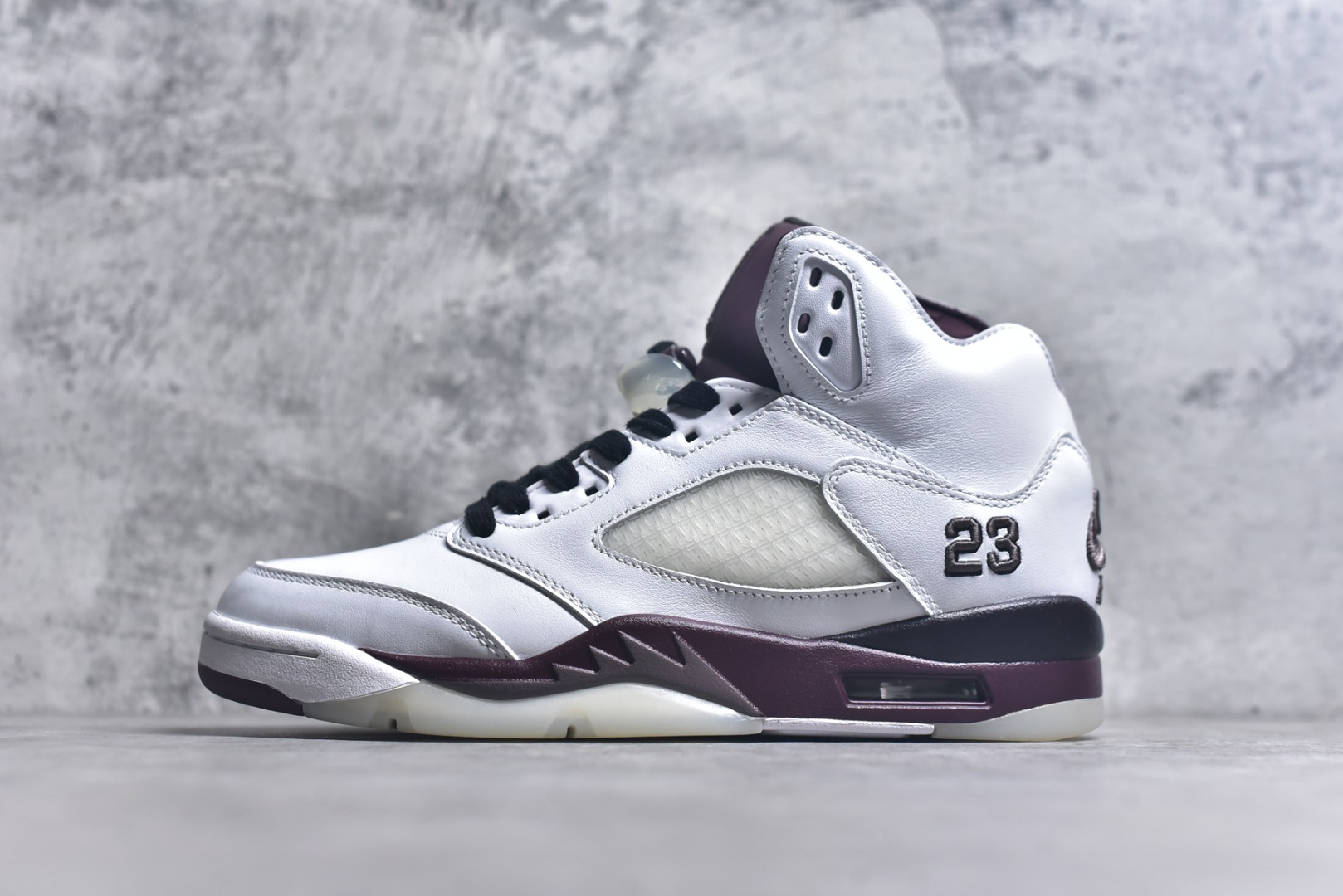 #A Ma Maniére x Air Jordan AJ5 “Burgundy Crush” AMM联名白酒红 IB1528-100 SZ原厂全套原楦原纸板磨具开发 原厂皮料加持 原厂港宝加持定型后跟R度完美 同源原厂电绣 飞人针数密度立体效果一致 原厂拉帮手法 原厂配置纸衬高频鞋盒 原厂指令配双鞋带 原厂TPU网格鞋带扣 超高鞋面清洁度 最高QC检验标准 控制溢胶瑕疵 到手可放心比对发售原鞋 上脚百分百充正驾驭 尺码：40 40.5 41 42 42.5 43 44 44.5 45 46 47.5-选品中心