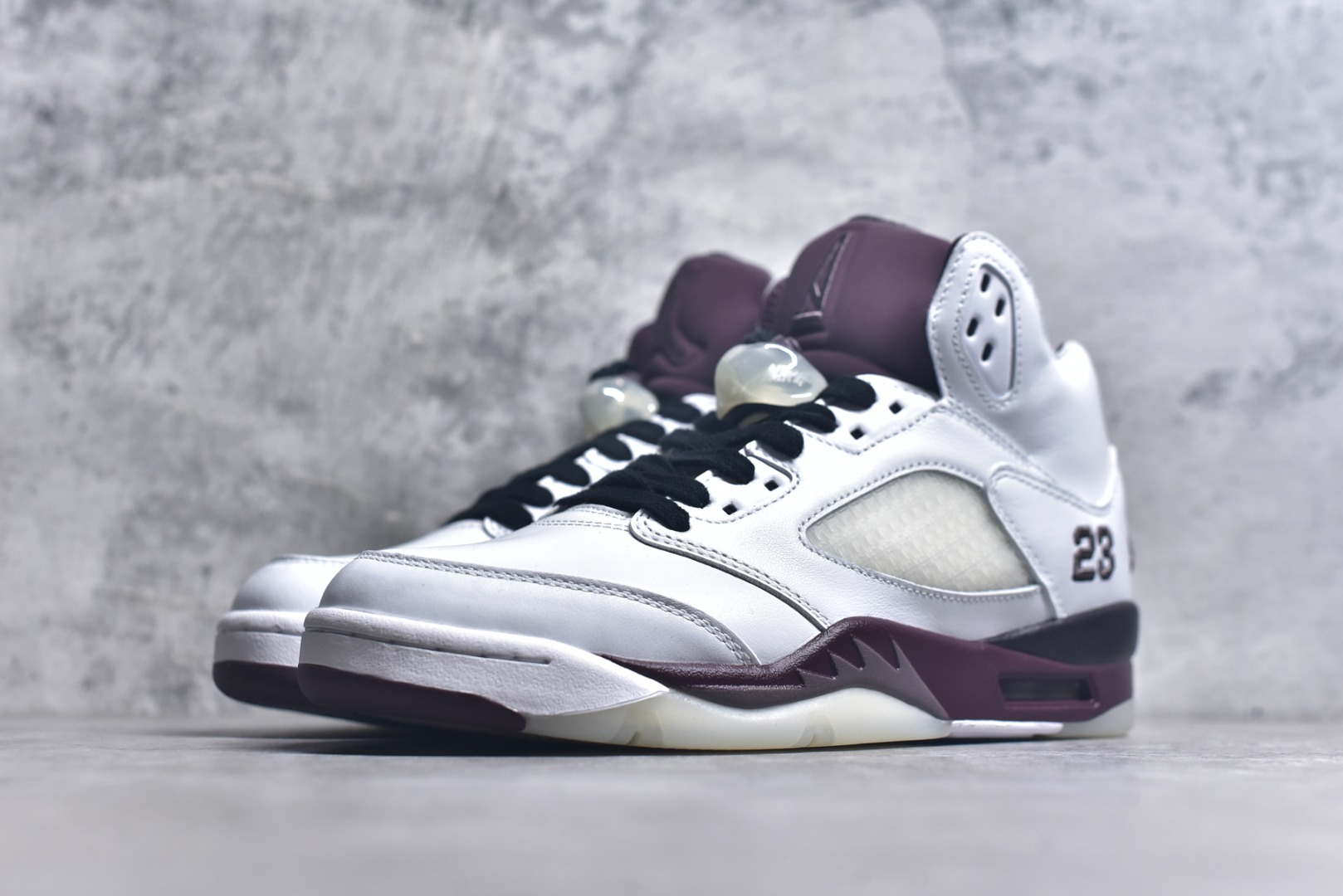 图片[2]-#A Ma Maniére x Air Jordan AJ5 “Burgundy Crush” AMM联名白酒红 IB1528-100 SZ原厂全套原楦原纸板磨具开发 原厂皮料加持 原厂港宝加持定型后跟R度完美 同源原厂电绣 飞人针数密度立体效果一致 原厂拉帮手法 原厂配置纸衬高频鞋盒 原厂指令配双鞋带 原厂TPU网格鞋带扣 超高鞋面清洁度 最高QC检验标准 控制溢胶瑕疵 到手可放心比对发售原鞋 上脚百分百充正驾驭 尺码：40 40.5 41 42 42.5 43 44 44.5 45 46 47.5-选品中心