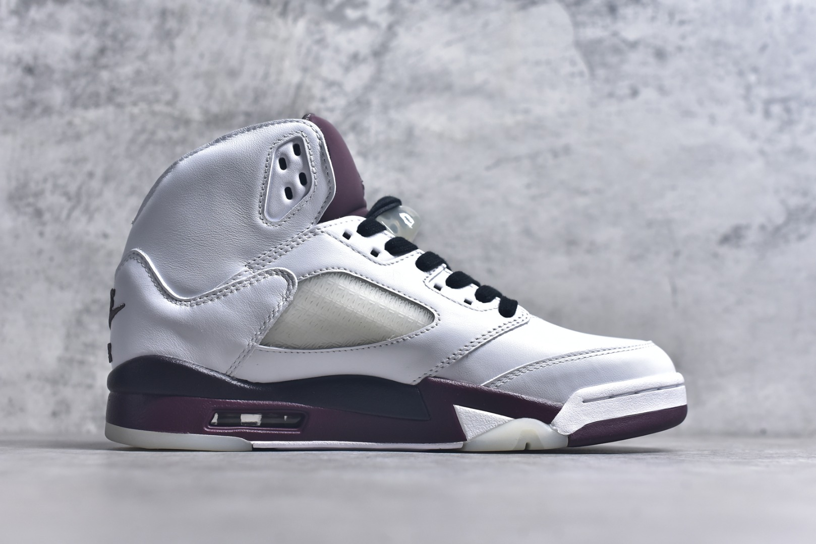 图片[3]-#A Ma Maniére x Air Jordan AJ5 “Burgundy Crush” AMM联名白酒红 IB1528-100 SZ原厂全套原楦原纸板磨具开发 原厂皮料加持 原厂港宝加持定型后跟R度完美 同源原厂电绣 飞人针数密度立体效果一致 原厂拉帮手法 原厂配置纸衬高频鞋盒 原厂指令配双鞋带 原厂TPU网格鞋带扣 超高鞋面清洁度 最高QC检验标准 控制溢胶瑕疵 到手可放心比对发售原鞋 上脚百分百充正驾驭 尺码：40 40.5 41 42 42.5 43 44 44.5 45 46 47.5-选品中心