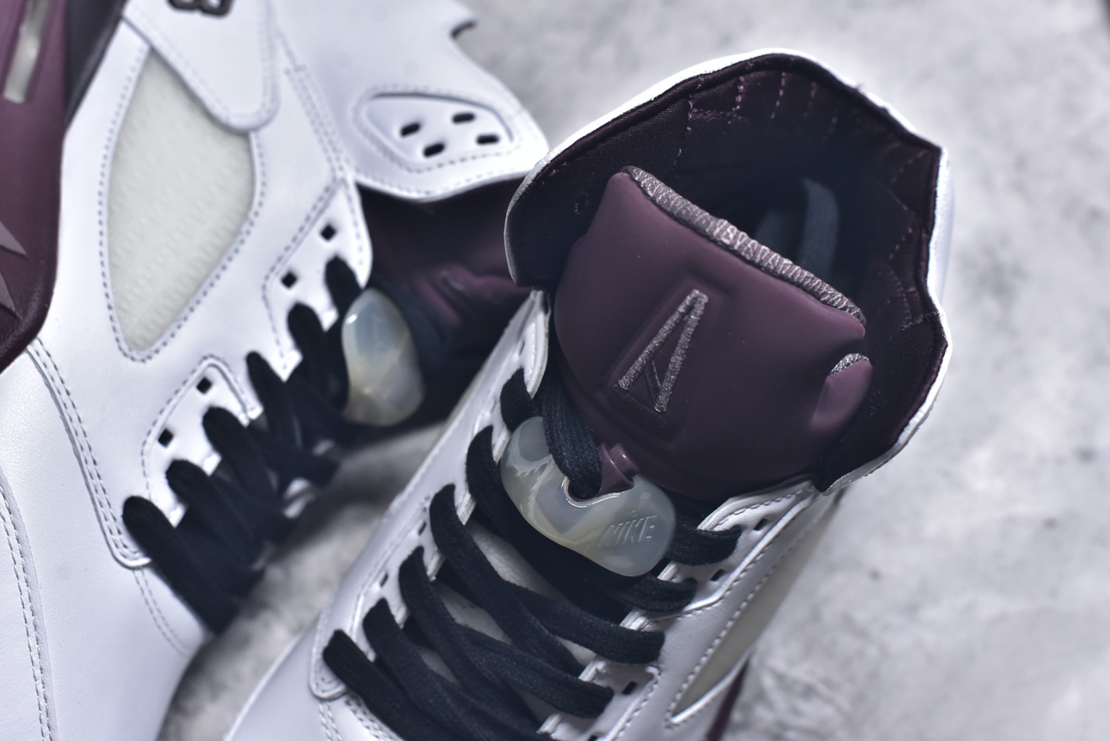 图片[9]-#A Ma Maniére x Air Jordan AJ5 “Burgundy Crush” AMM联名白酒红 IB1528-100 SZ原厂全套原楦原纸板磨具开发 原厂皮料加持 原厂港宝加持定型后跟R度完美 同源原厂电绣 飞人针数密度立体效果一致 原厂拉帮手法 原厂配置纸衬高频鞋盒 原厂指令配双鞋带 原厂TPU网格鞋带扣 超高鞋面清洁度 最高QC检验标准 控制溢胶瑕疵 到手可放心比对发售原鞋 上脚百分百充正驾驭 尺码：40 40.5 41 42 42.5 43 44 44.5 45 46 47.5-选品中心