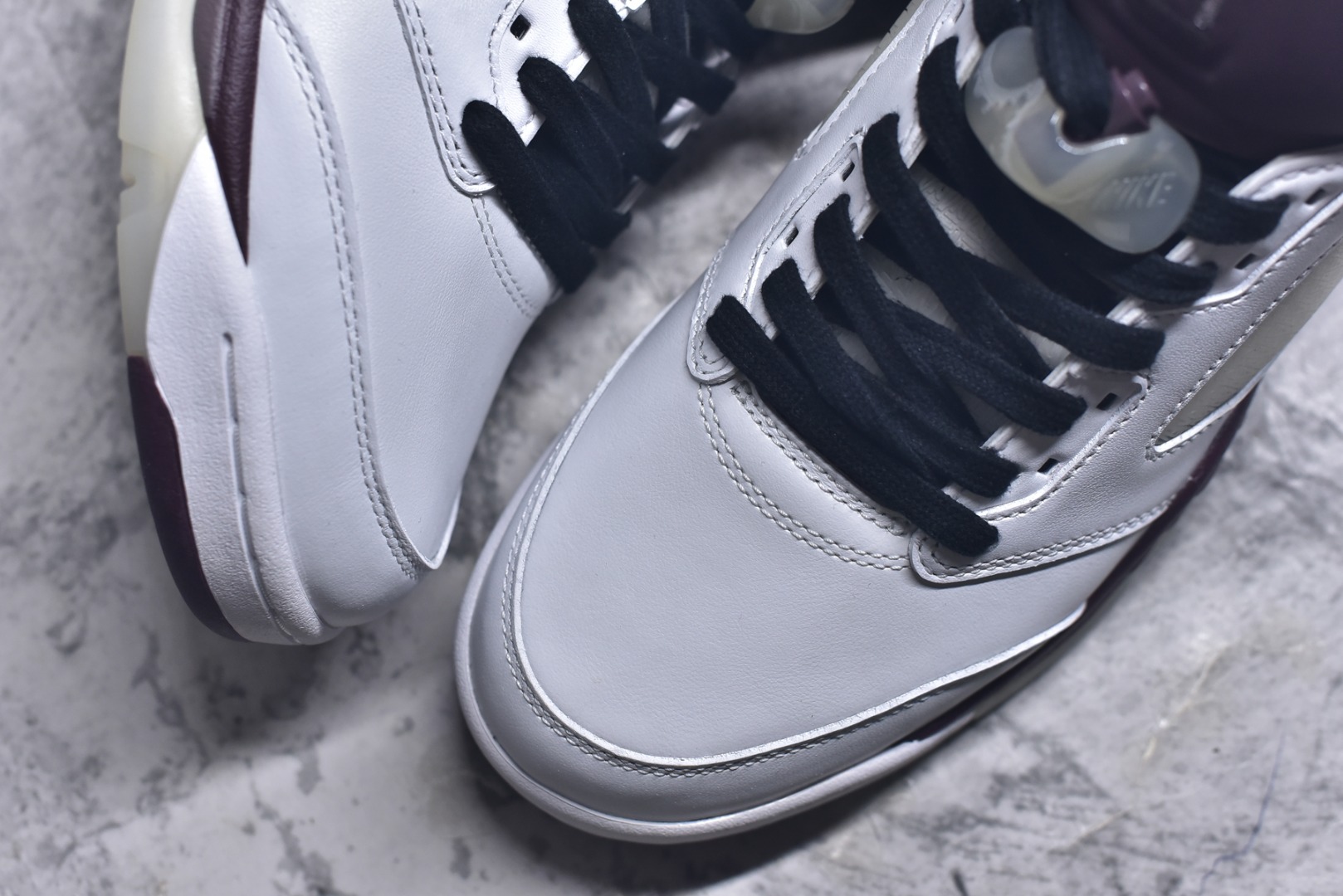 图片[8]-#A Ma Maniére x Air Jordan AJ5 “Burgundy Crush” AMM联名白酒红 IB1528-100 SZ原厂全套原楦原纸板磨具开发 原厂皮料加持 原厂港宝加持定型后跟R度完美 同源原厂电绣 飞人针数密度立体效果一致 原厂拉帮手法 原厂配置纸衬高频鞋盒 原厂指令配双鞋带 原厂TPU网格鞋带扣 超高鞋面清洁度 最高QC检验标准 控制溢胶瑕疵 到手可放心比对发售原鞋 上脚百分百充正驾驭 尺码：40 40.5 41 42 42.5 43 44 44.5 45 46 47.5-选品中心