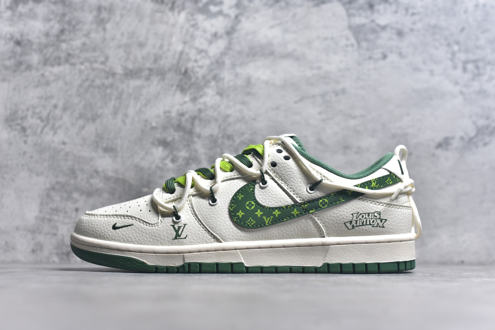 #Nike SB Dunk Low LV联名 绑带花纹绿勾 周年高端定制 低帮休闲板鞋 DM6868-075 #定制鞋盒 大厂纯原品质出货 超高清洁度 皮料切割干净无任何毛边 细节完美 尺码：36 36.5 37.5 38 38.5 39 40 40.5 41 42 42.5 43 44 44.5 45 9.E5-选品中心