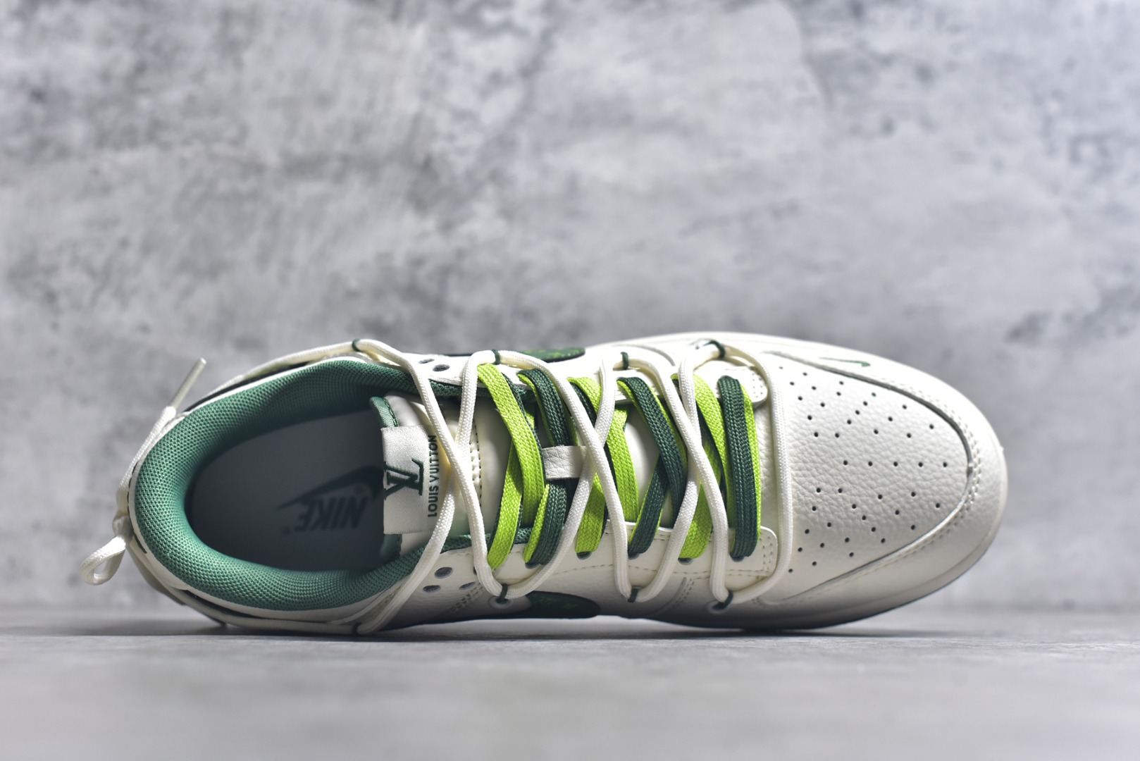 图片[4]-#Nike SB Dunk Low LV联名 绑带花纹绿勾 周年高端定制 低帮休闲板鞋 DM6868-075 #定制鞋盒 大厂纯原品质出货 超高清洁度 皮料切割干净无任何毛边 细节完美 尺码：36 36.5 37.5 38 38.5 39 40 40.5 41 42 42.5 43 44 44.5 45 9.E5-选品中心