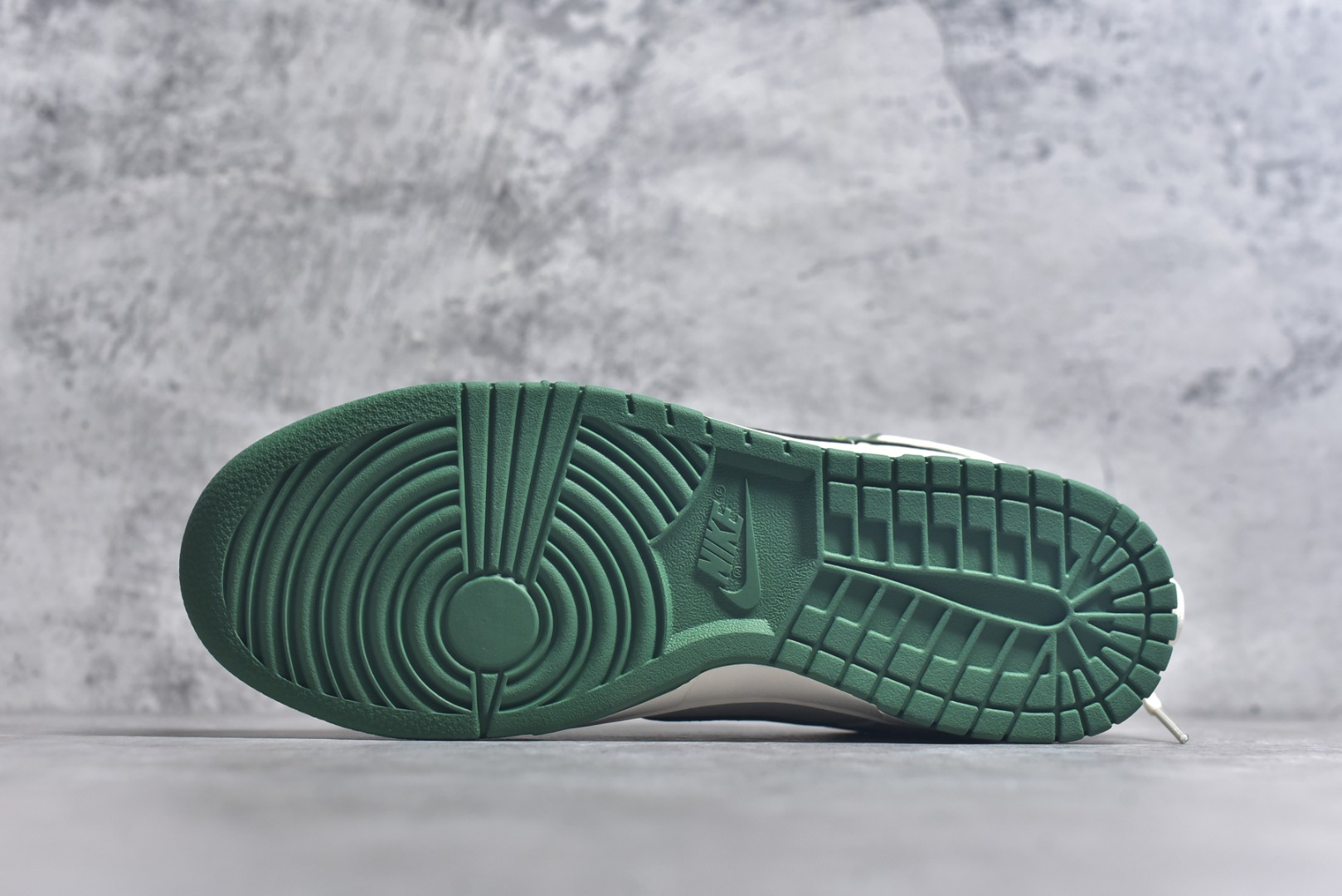 图片[6]-#Nike SB Dunk Low LV联名 绑带花纹绿勾 周年高端定制 低帮休闲板鞋 DM6868-075 #定制鞋盒 大厂纯原品质出货 超高清洁度 皮料切割干净无任何毛边 细节完美 尺码：36 36.5 37.5 38 38.5 39 40 40.5 41 42 42.5 43 44 44.5 45 9.E5-选品中心