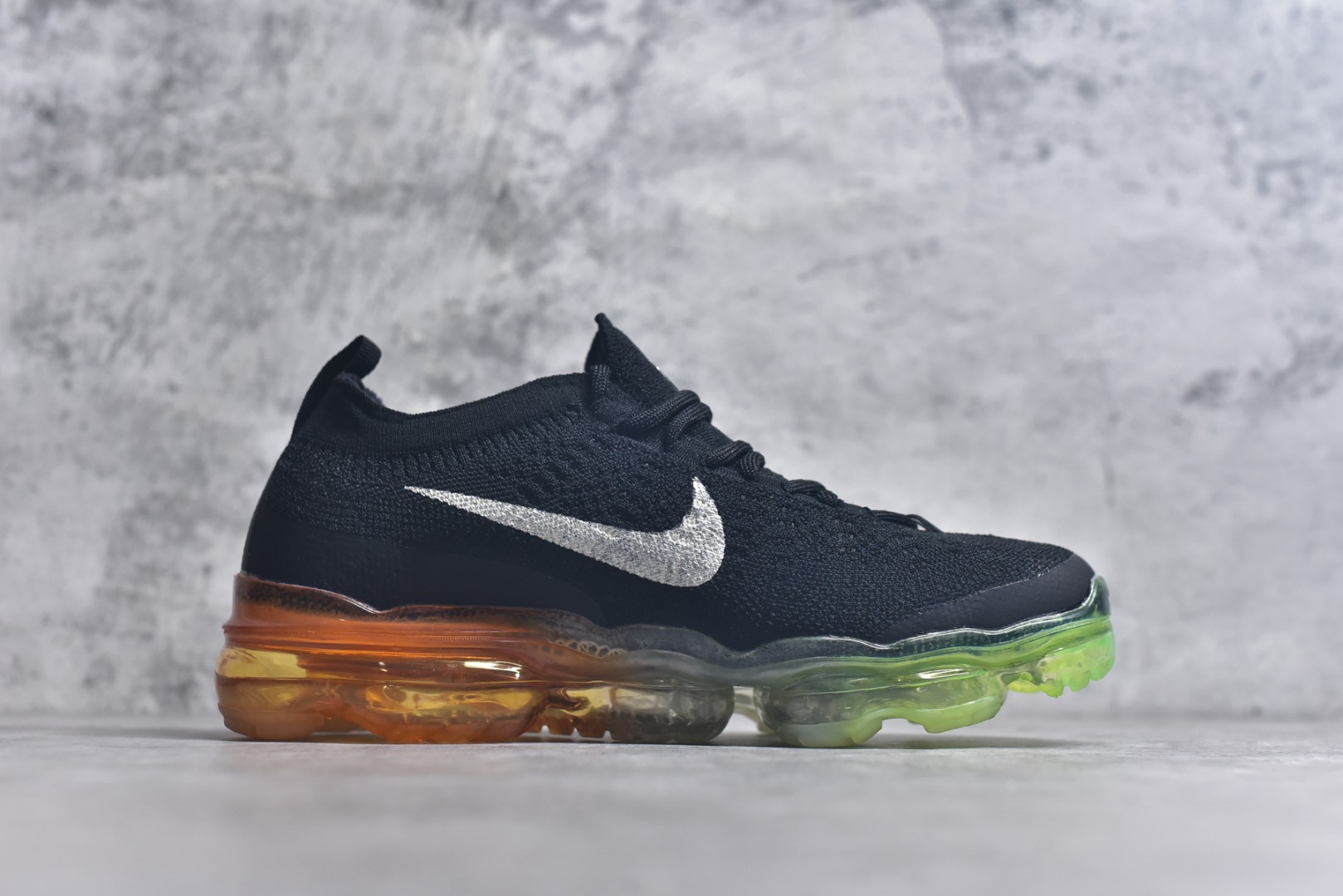 图片[3]-#Nike Air Vapormax2023 FK 全掌长气垫 缓震跑步鞋 采用传统的Flyknit构造 回收材料制成 鞋垫上印有Nike的风车标志 全长VaporMax鞋底单元两侧和外侧前脚掌上的Swoosh标志完善了设计 黑彩虹底 DV1678-014 男女鞋 35.5 36 36.5 37.5 38 38.5 39 40 40.5 41 42 42.5 43 44 44.5 45 46-选品中心