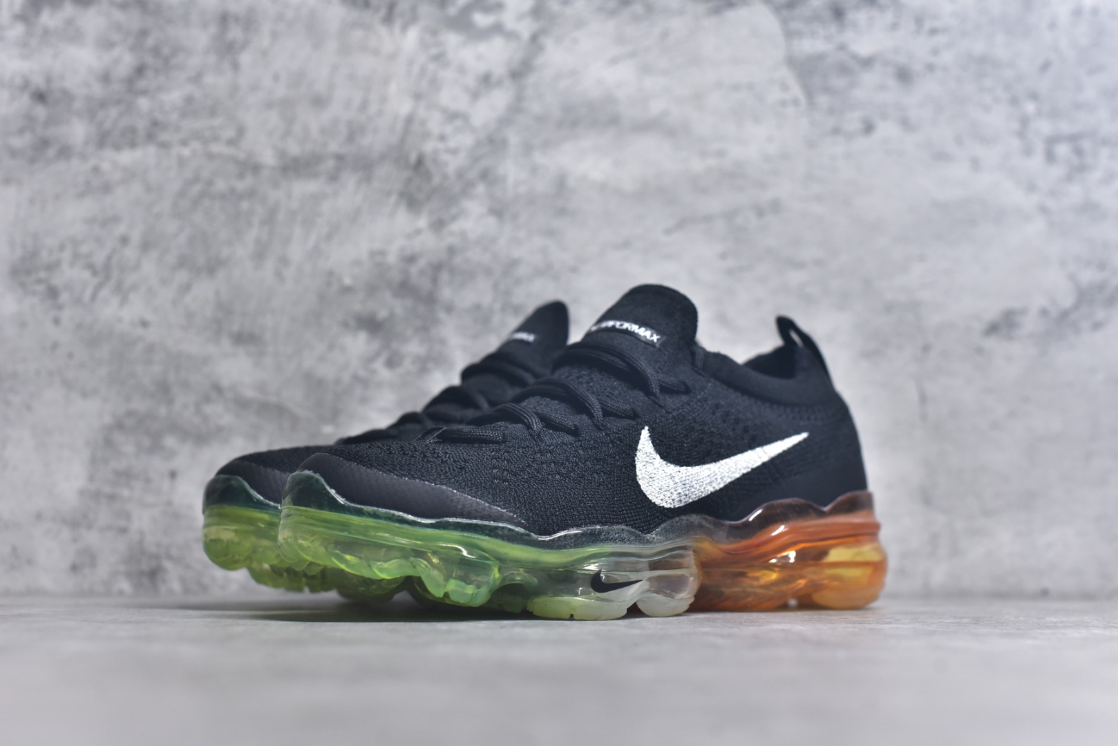 图片[2]-#Nike Air Vapormax2023 FK 全掌长气垫 缓震跑步鞋 采用传统的Flyknit构造 回收材料制成 鞋垫上印有Nike的风车标志 全长VaporMax鞋底单元两侧和外侧前脚掌上的Swoosh标志完善了设计 黑彩虹底 DV1678-014 男女鞋 35.5 36 36.5 37.5 38 38.5 39 40 40.5 41 42 42.5 43 44 44.5 45 46-选品中心