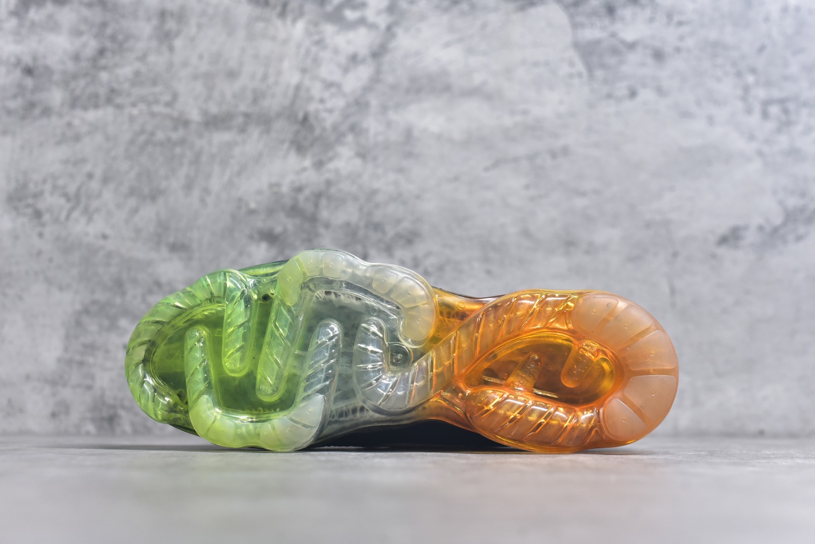 图片[6]-#Nike Air Vapormax2023 FK 全掌长气垫 缓震跑步鞋 采用传统的Flyknit构造 回收材料制成 鞋垫上印有Nike的风车标志 全长VaporMax鞋底单元两侧和外侧前脚掌上的Swoosh标志完善了设计 黑彩虹底 DV1678-014 男女鞋 35.5 36 36.5 37.5 38 38.5 39 40 40.5 41 42 42.5 43 44 44.5 45 46-选品中心