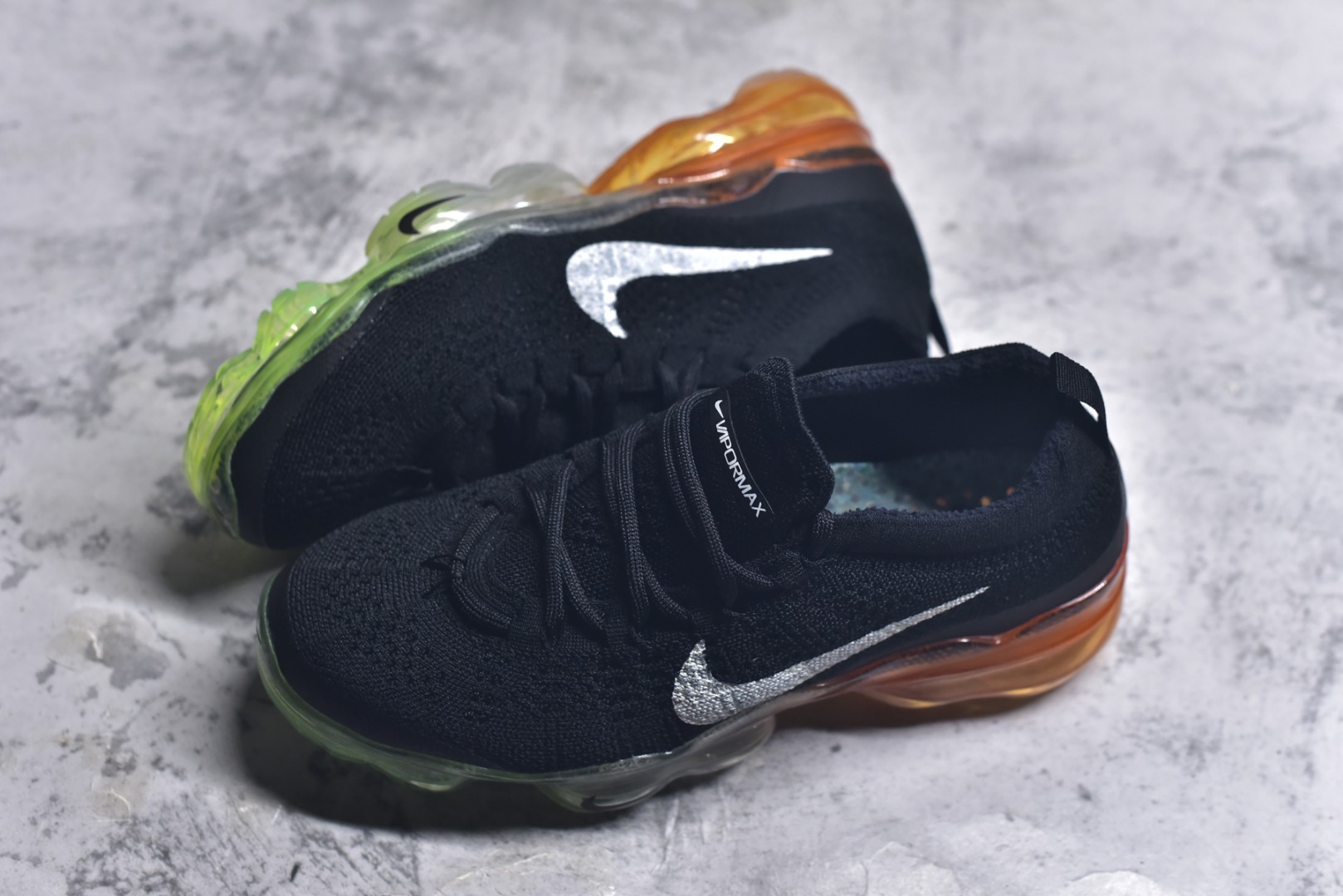 图片[7]-#Nike Air Vapormax2023 FK 全掌长气垫 缓震跑步鞋 采用传统的Flyknit构造 回收材料制成 鞋垫上印有Nike的风车标志 全长VaporMax鞋底单元两侧和外侧前脚掌上的Swoosh标志完善了设计 黑彩虹底 DV1678-014 男女鞋 35.5 36 36.5 37.5 38 38.5 39 40 40.5 41 42 42.5 43 44 44.5 45 46-选品中心