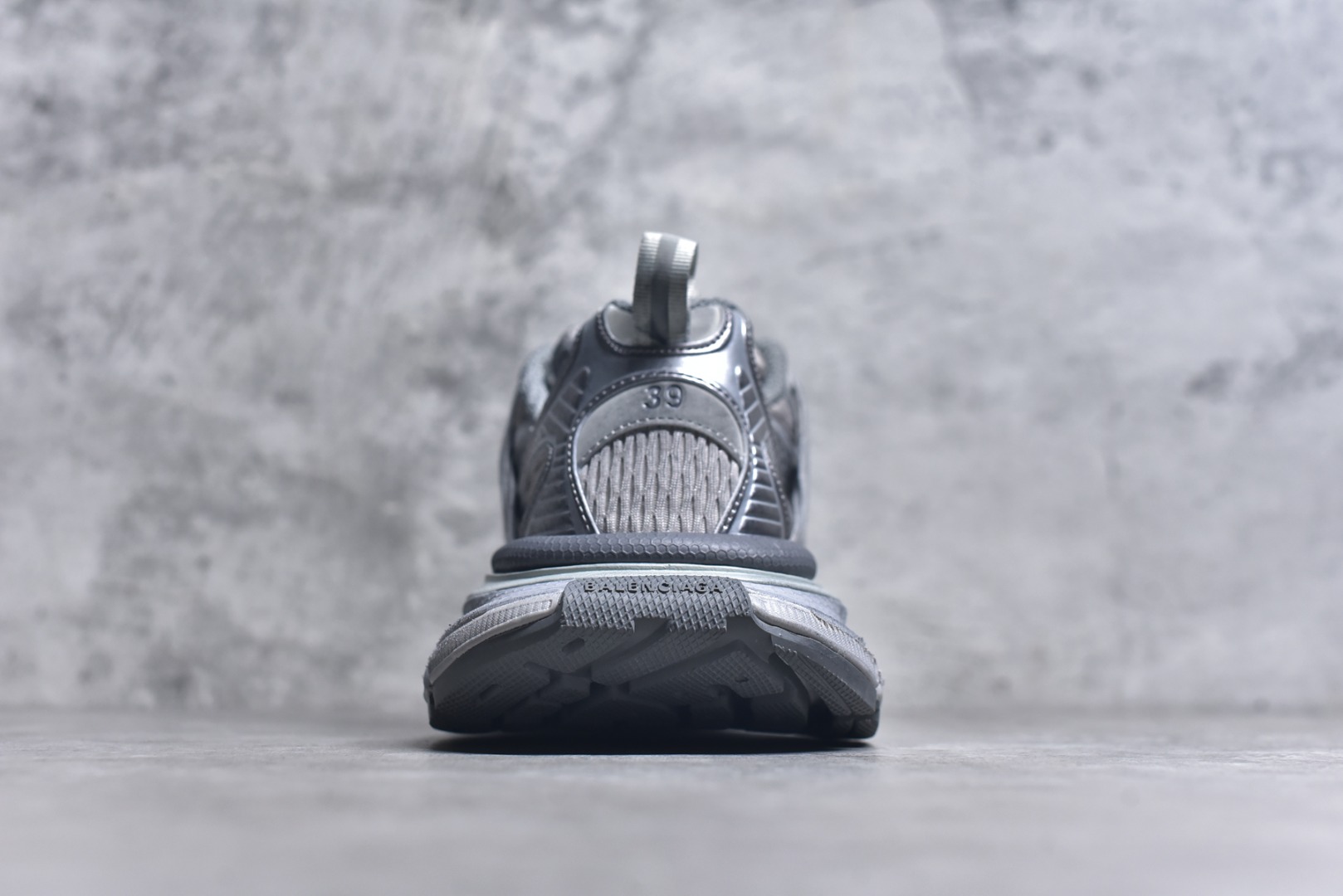 图片[5]-#巴黎3XL 蜘蛛侠绑带 银灰色 Balenciaga巴黎世家 24ss 绑带做旧款 巴黎十代网眼潮流百搭低帮老爹鞋 灰色 慢工出细活 最后出即最强皮料钢丝纹高频工艺 整体鞋面及大底做旧网眼破坏磨毛效果 各个方面均无可挑剔货号：778698W3XLL9191 尺码：35-46 偏大一码 建议比正常运动鞋买小一号-选品中心
