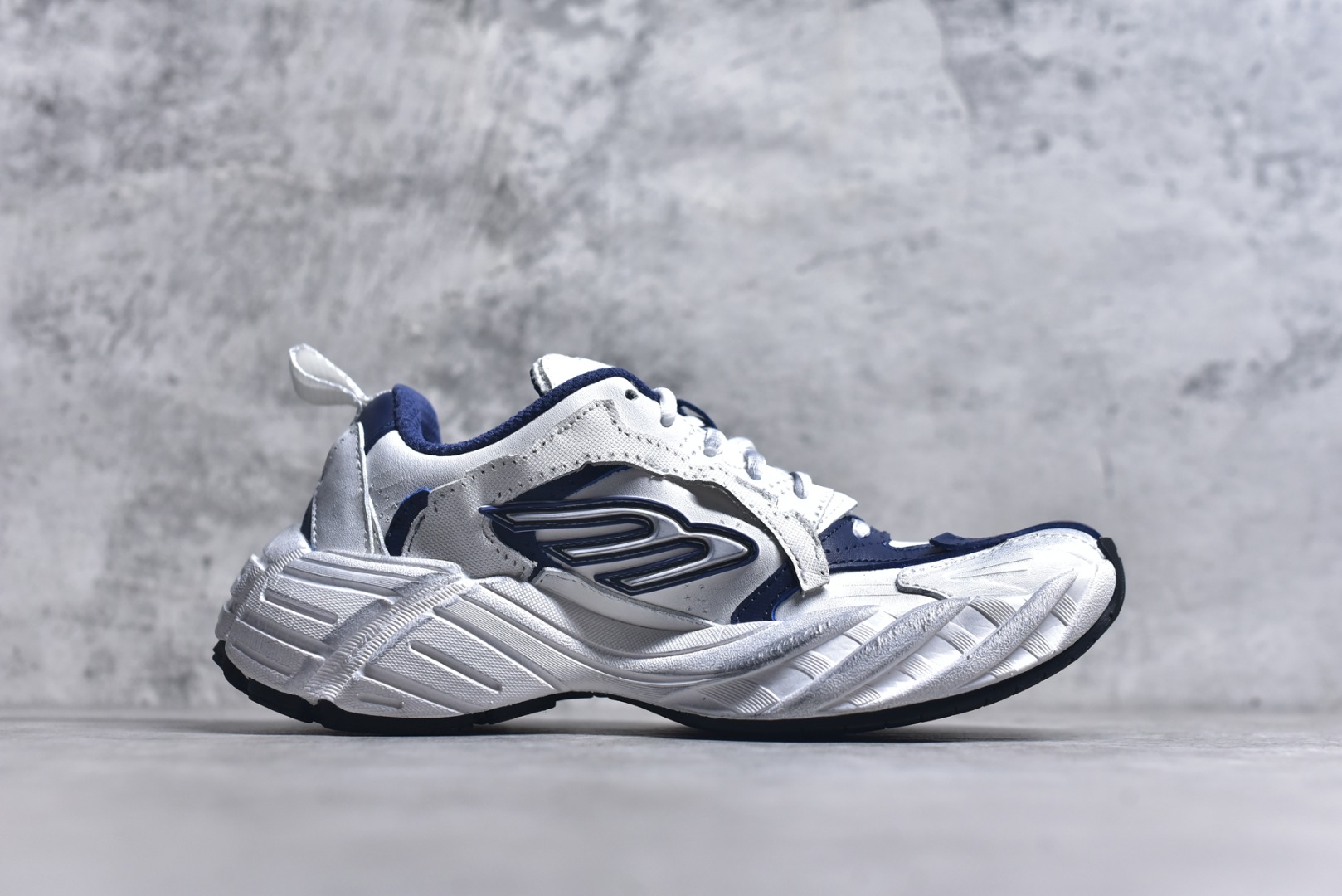 图片[3]-#巴黎16代 Balenciaga 巴黎世家 全鞋荧光划线卡点 胶水把控整洁度追求极致完美 每一双都是工艺品 多重QC质检 超越公司货的品控标准 实实在在的免检产品 原盒原配 正确字体电绣 粗细、位置、大小正确 侧边TPU 透气孔匹配意产原版 正确分离大底 TPU软底 原版一致大底LOGO 立体感十足 货号：825418-WDWTS-4090 尺码：35-46-选品中心