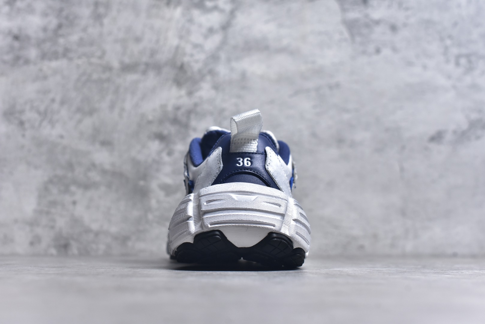 图片[5]-#巴黎16代 Balenciaga 巴黎世家 全鞋荧光划线卡点 胶水把控整洁度追求极致完美 每一双都是工艺品 多重QC质检 超越公司货的品控标准 实实在在的免检产品 原盒原配 正确字体电绣 粗细、位置、大小正确 侧边TPU 透气孔匹配意产原版 正确分离大底 TPU软底 原版一致大底LOGO 立体感十足 货号：825418-WDWTS-4090 尺码：35-46-选品中心
