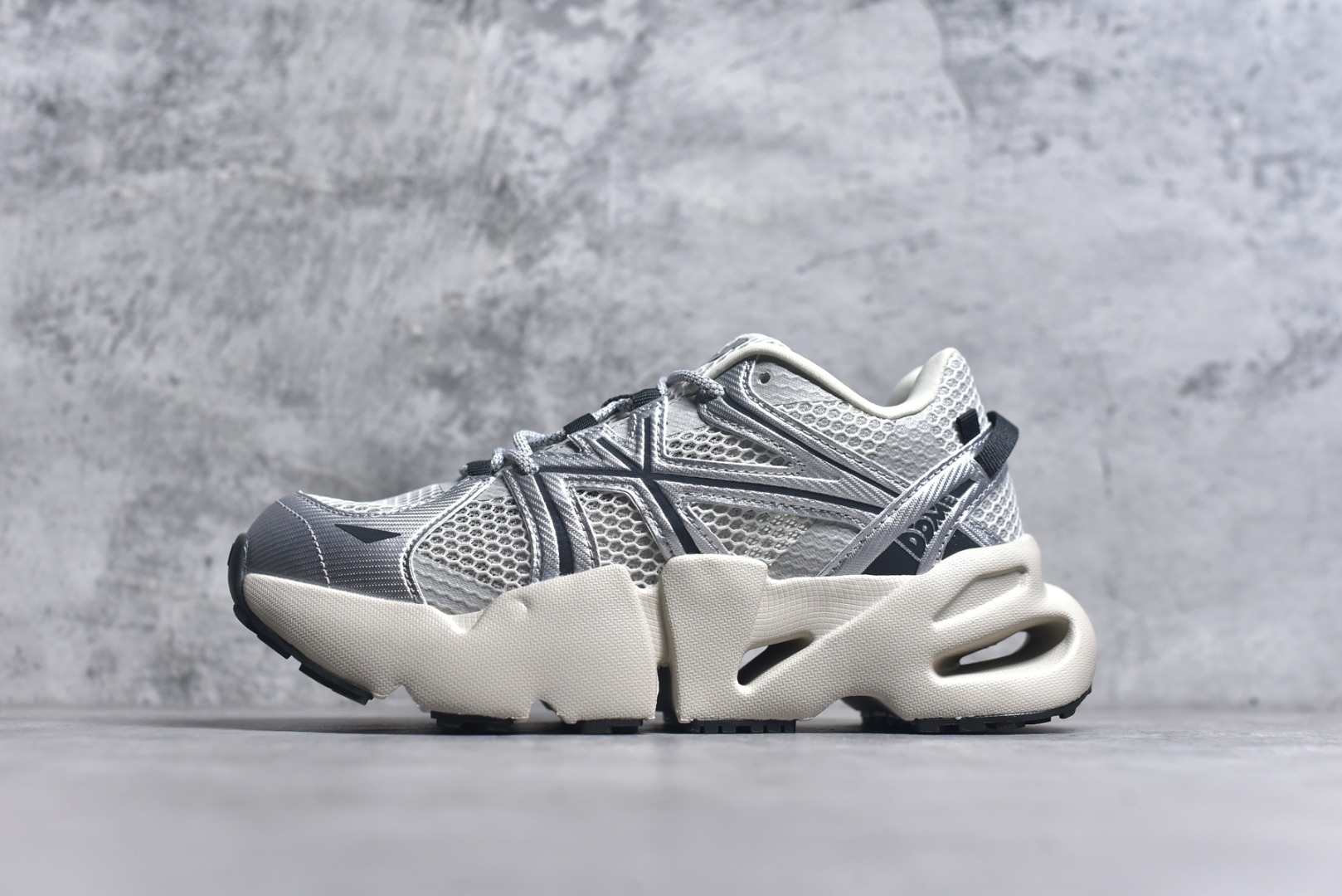 #NY MLB Dome Runner 纽约洋基队 厚底镂空增高休闲跑鞋 3ARND015N50SIS 尺码：35 36 36.5 37.5 38 38.5 39 40 40.5 41 42 42.5 43 44 44.5 45 N.C3-选品中心
