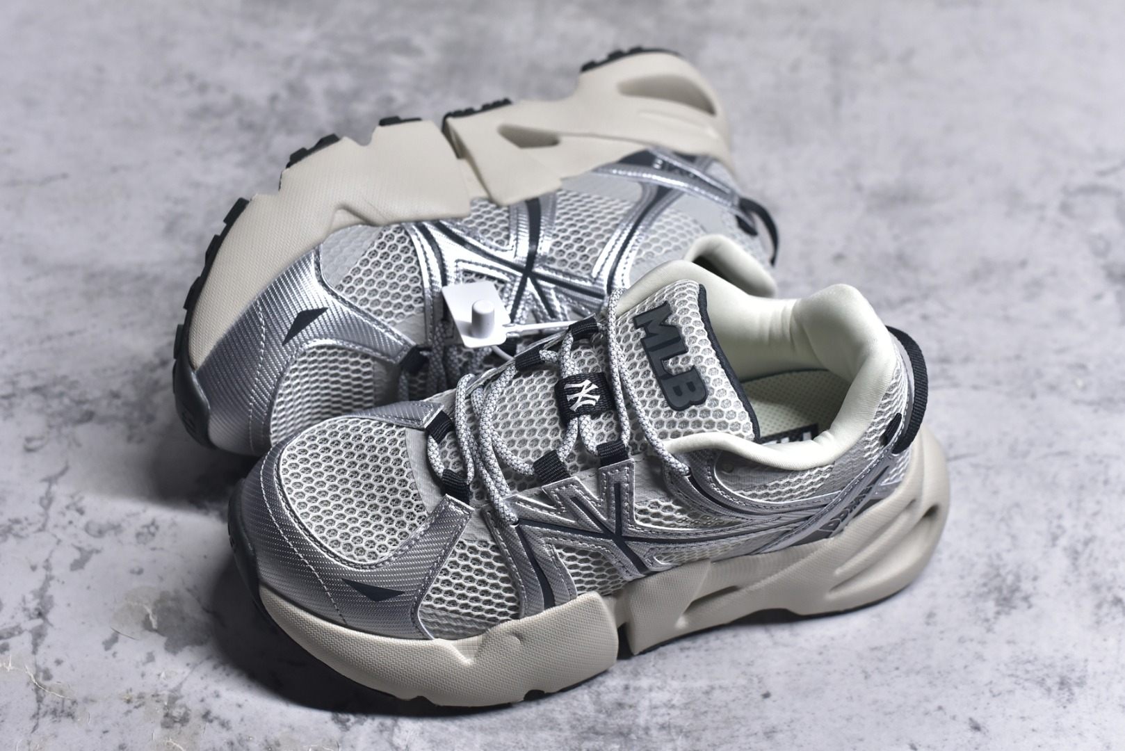 图片[7]-#NY MLB Dome Runner 纽约洋基队 厚底镂空增高休闲跑鞋 3ARND015N50SIS 尺码：35 36 36.5 37.5 38 38.5 39 40 40.5 41 42 42.5 43 44 44.5 45 N.C3-选品中心