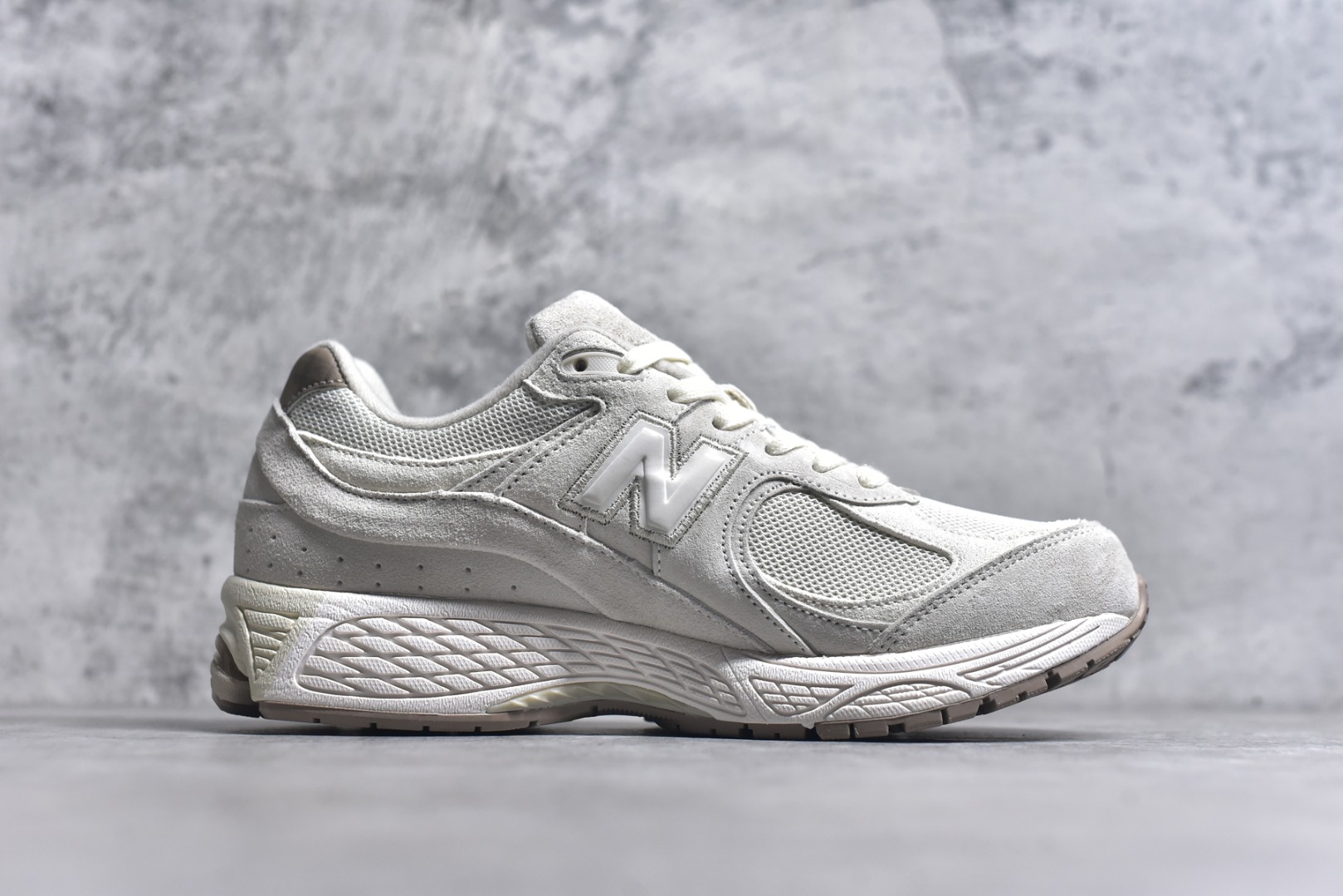 图片[3]-#New Balance 2002 复古单品 鞋款延续了经典科技，升级版N-ERGY缓震物料机能与材质上脚太舒适了，鞋面的柔软麂皮搭配尼龙网布，特别透气而且还复古感，不管是搭配牛仔裤还工裤都是百搭 货号：M2002RHX 尺码：36 37 37.5 38 38.5 39.5 40 40.5 41.5 42 42.5 43 44 44.5 45 46.5-选品中心