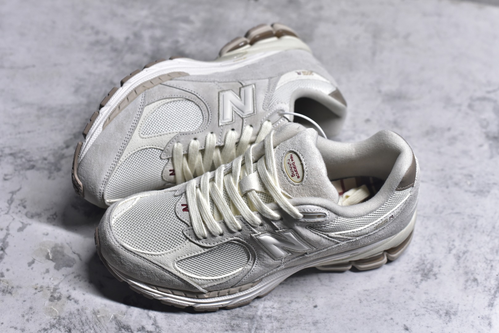 图片[7]-#New Balance 2002 复古单品 鞋款延续了经典科技，升级版N-ERGY缓震物料机能与材质上脚太舒适了，鞋面的柔软麂皮搭配尼龙网布，特别透气而且还复古感，不管是搭配牛仔裤还工裤都是百搭 货号：M2002RHX 尺码：36 37 37.5 38 38.5 39.5 40 40.5 41.5 42 42.5 43 44 44.5 45 46.5-选品中心