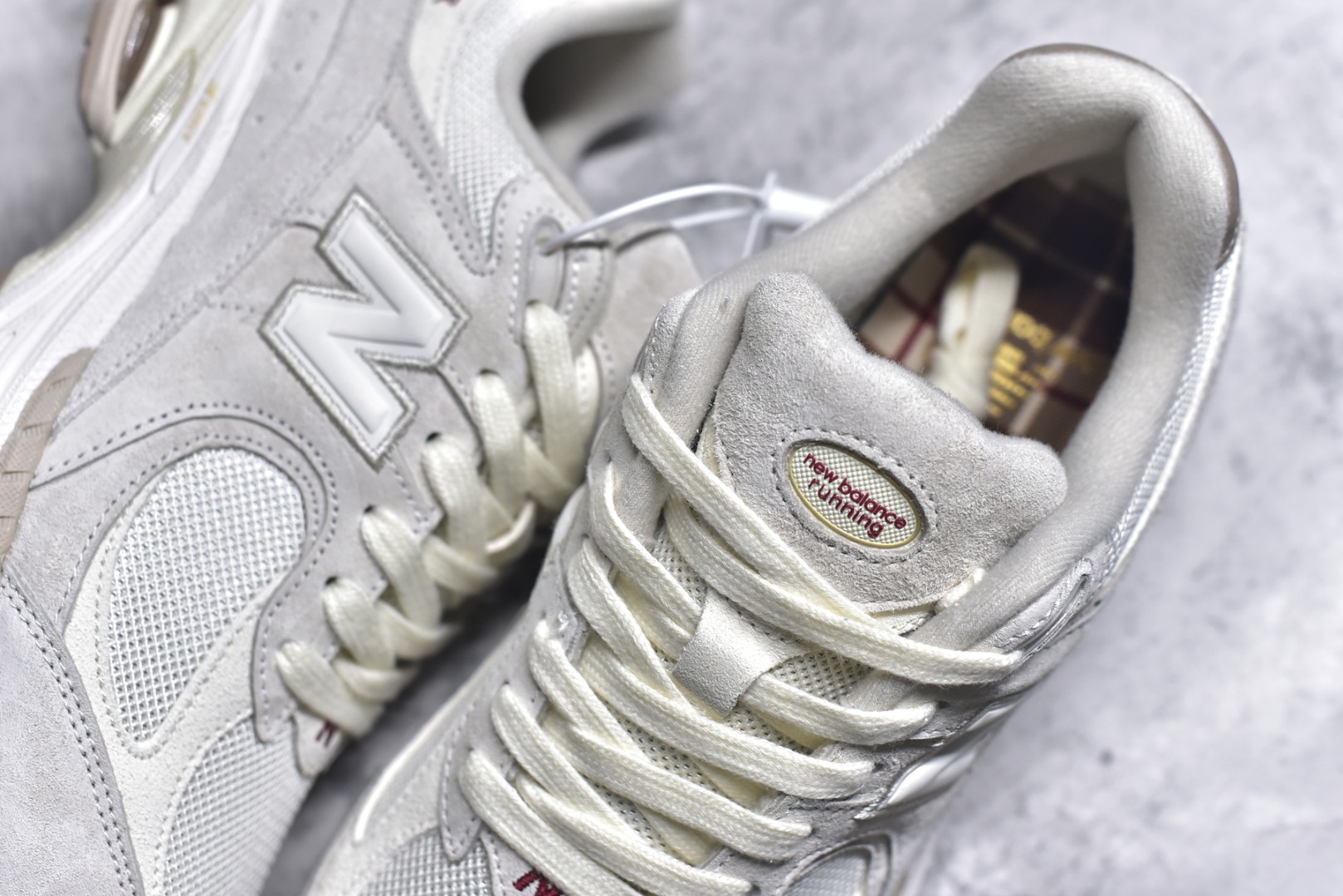 图片[9]-#New Balance 2002 复古单品 鞋款延续了经典科技，升级版N-ERGY缓震物料机能与材质上脚太舒适了，鞋面的柔软麂皮搭配尼龙网布，特别透气而且还复古感，不管是搭配牛仔裤还工裤都是百搭 货号：M2002RHX 尺码：36 37 37.5 38 38.5 39.5 40 40.5 41.5 42 42.5 43 44 44.5 45 46.5-选品中心