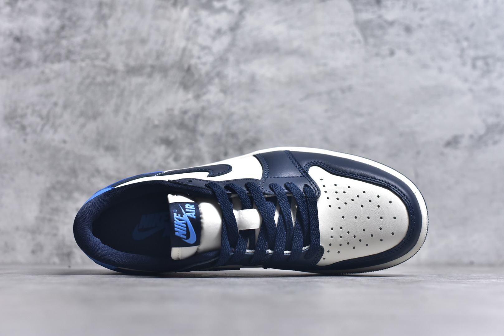 图片[4]-#Air Jordan AJ1 Retro Low OG 黑曜石低帮 CZ0790-400 外贸特供 原楦原纸板开发 极致一眼正品既视感 原厂皮料 原厂拉帮工艺 全部采用原厂电脑车 针距 边距完全同步原鞋 特供皮料一致原鞋 鞋面清洁度最高QC检验标准 控制溢胶 飞翼3D高频深度立体 鞋盒、防尘纸 均采购来自原厂 尺码：36 36.5 37.5 38 38.5 39 40 40.5 41 42 42.5 43 44 44.5 45 46 47.5-选品中心