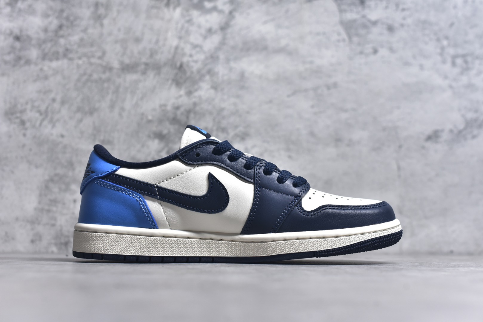 图片[3]-#Air Jordan AJ1 Retro Low OG 黑曜石低帮 CZ0790-400 外贸特供 原楦原纸板开发 极致一眼正品既视感 原厂皮料 原厂拉帮工艺 全部采用原厂电脑车 针距 边距完全同步原鞋 特供皮料一致原鞋 鞋面清洁度最高QC检验标准 控制溢胶 飞翼3D高频深度立体 鞋盒、防尘纸 均采购来自原厂 尺码：36 36.5 37.5 38 38.5 39 40 40.5 41 42 42.5 43 44 44.5 45 46 47.5-选品中心