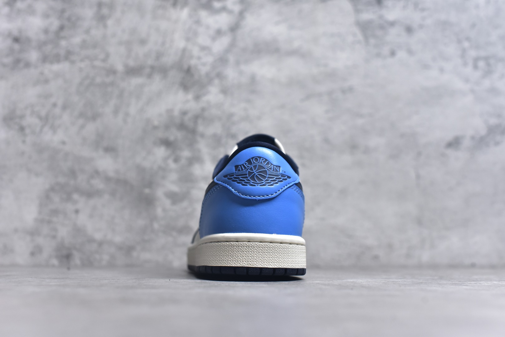 图片[5]-#Air Jordan AJ1 Retro Low OG 黑曜石低帮 CZ0790-400 外贸特供 原楦原纸板开发 极致一眼正品既视感 原厂皮料 原厂拉帮工艺 全部采用原厂电脑车 针距 边距完全同步原鞋 特供皮料一致原鞋 鞋面清洁度最高QC检验标准 控制溢胶 飞翼3D高频深度立体 鞋盒、防尘纸 均采购来自原厂 尺码：36 36.5 37.5 38 38.5 39 40 40.5 41 42 42.5 43 44 44.5 45 46 47.5-选品中心