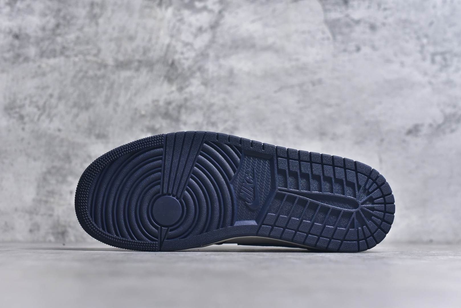 图片[6]-#Air Jordan AJ1 Retro Low OG 黑曜石低帮 CZ0790-400 外贸特供 原楦原纸板开发 极致一眼正品既视感 原厂皮料 原厂拉帮工艺 全部采用原厂电脑车 针距 边距完全同步原鞋 特供皮料一致原鞋 鞋面清洁度最高QC检验标准 控制溢胶 飞翼3D高频深度立体 鞋盒、防尘纸 均采购来自原厂 尺码：36 36.5 37.5 38 38.5 39 40 40.5 41 42 42.5 43 44 44.5 45 46 47.5-选品中心