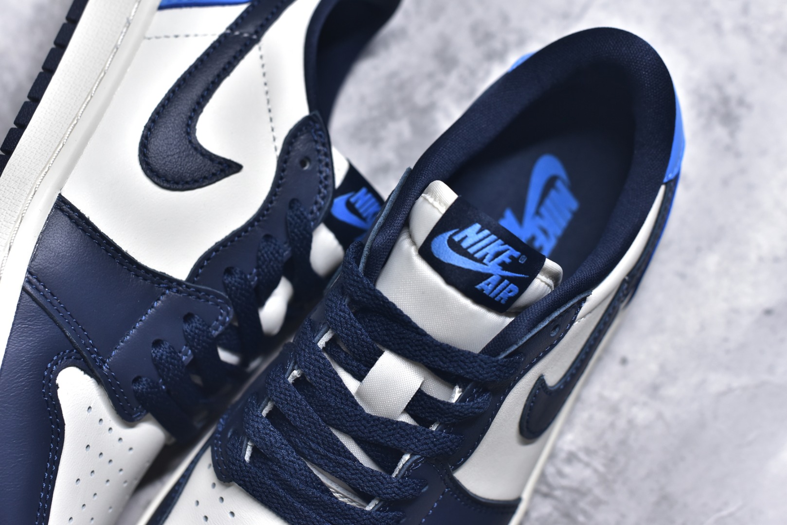 图片[9]-#Air Jordan AJ1 Retro Low OG 黑曜石低帮 CZ0790-400 外贸特供 原楦原纸板开发 极致一眼正品既视感 原厂皮料 原厂拉帮工艺 全部采用原厂电脑车 针距 边距完全同步原鞋 特供皮料一致原鞋 鞋面清洁度最高QC检验标准 控制溢胶 飞翼3D高频深度立体 鞋盒、防尘纸 均采购来自原厂 尺码：36 36.5 37.5 38 38.5 39 40 40.5 41 42 42.5 43 44 44.5 45 46 47.5-选品中心
