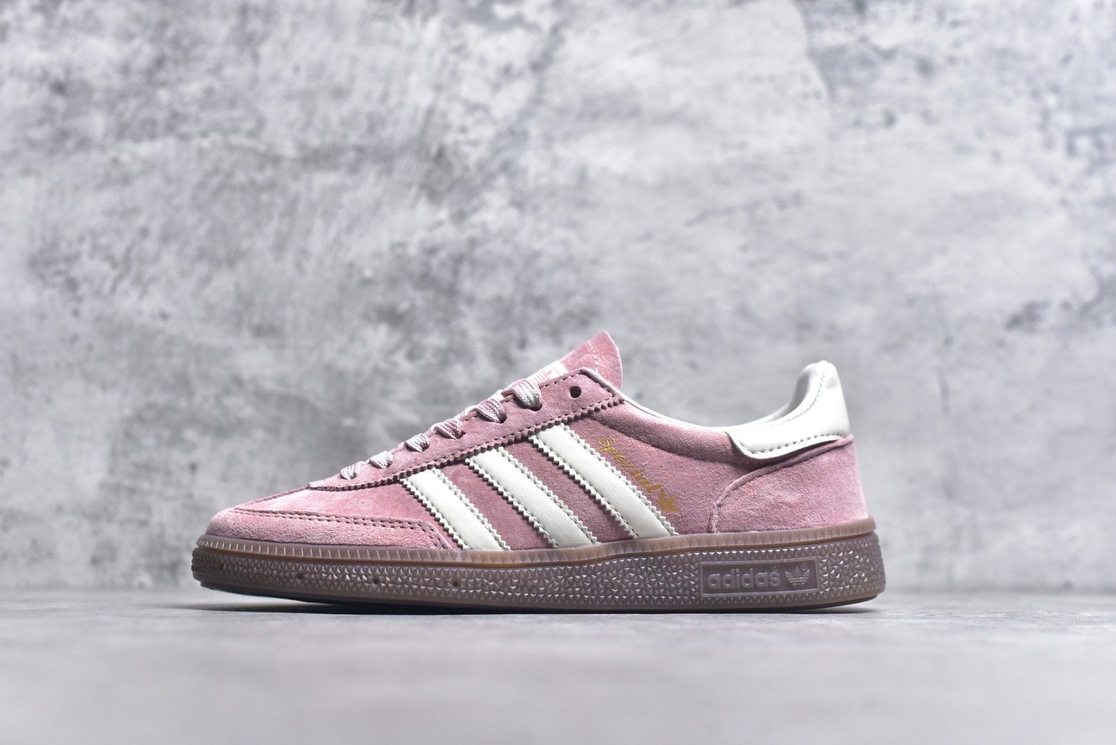 #Adidas HANDBALL SPEZIAL 低帮三叶草学院风复古休闲板鞋 货号：KJ6305 尺码：36-41-选品中心