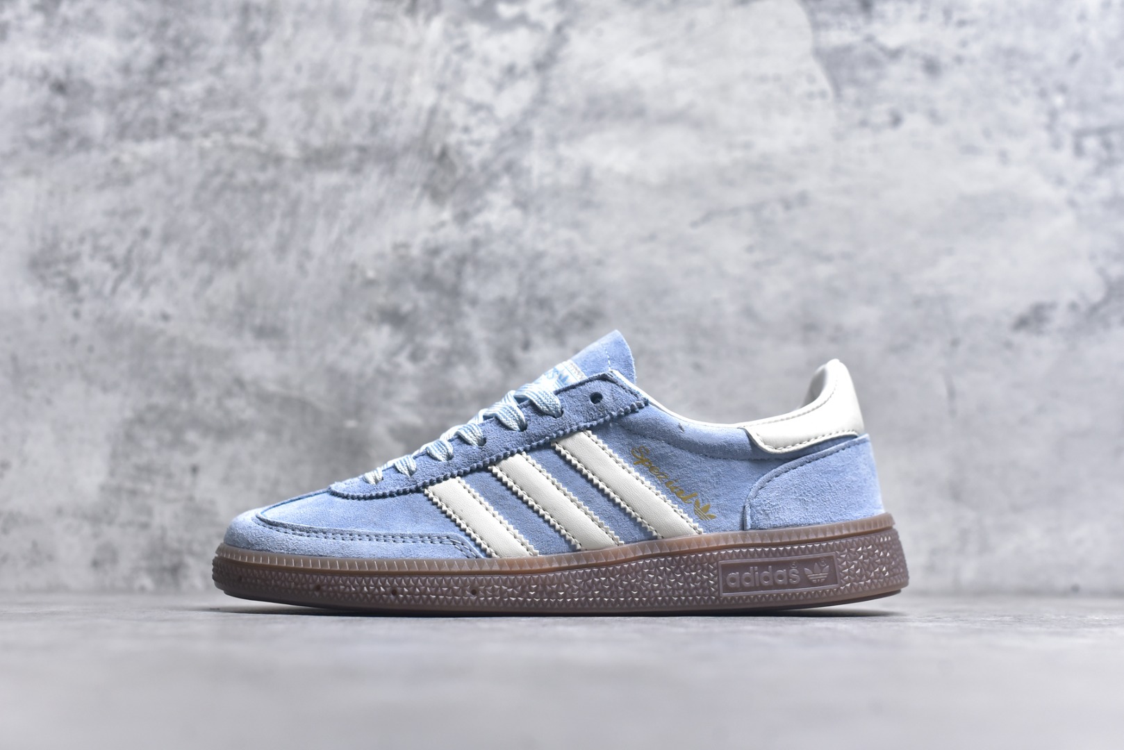 #Adidas HANDBALL SPEZIAL 低帮三叶草学院风复古休闲板鞋 货号：KI5933 尺码：36-45-选品中心