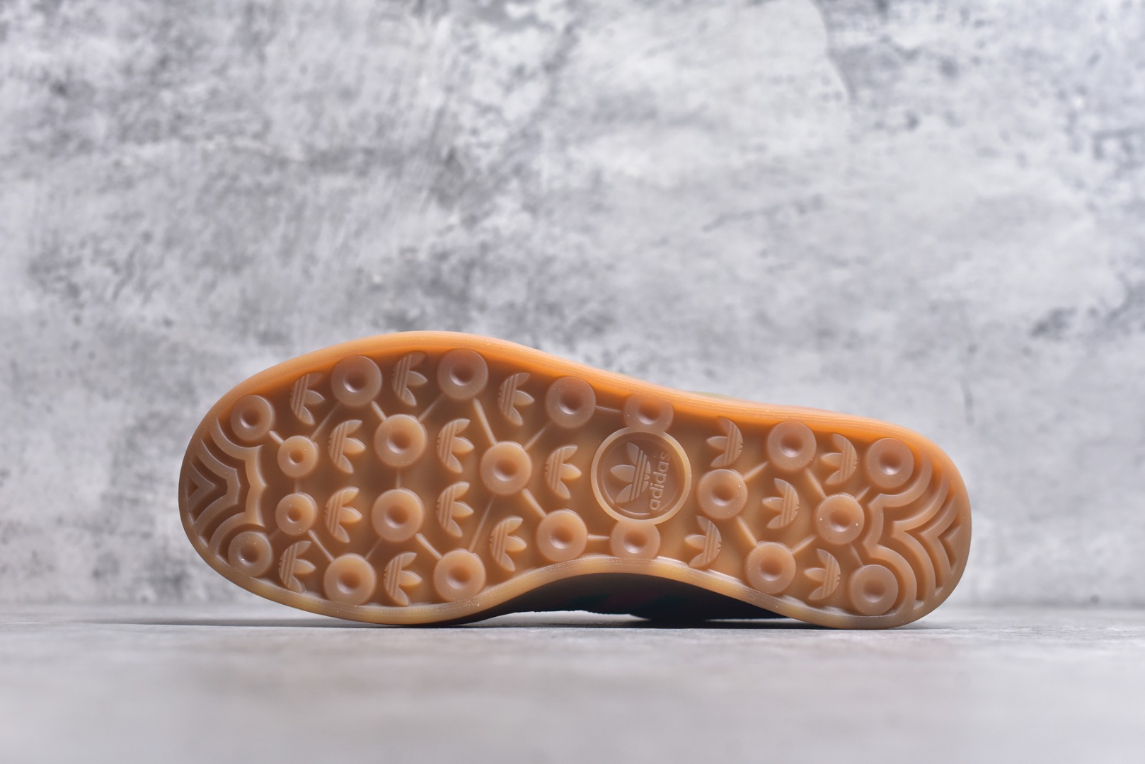 图片[6]-#AD Gazelle Indoor Trainers 羚羊内训系列低帮复古百搭休闲运动德训风板鞋 JH5407 90年代经典的复刻版！自60年代以足球训练鞋面世以来,Gazelle就以其经典设计席卷全球。1991年版本的复刻,再造经典Gazelle。采用皮革打造,搭配浊色细节,让这款经典更加简约。尺码：36 36⅔ 37⅓ 38 38⅔ 39⅓ 40 40⅔ 41⅓ 42 42⅔ 43⅓ 44⅓ 44⅔ 45-选品中心