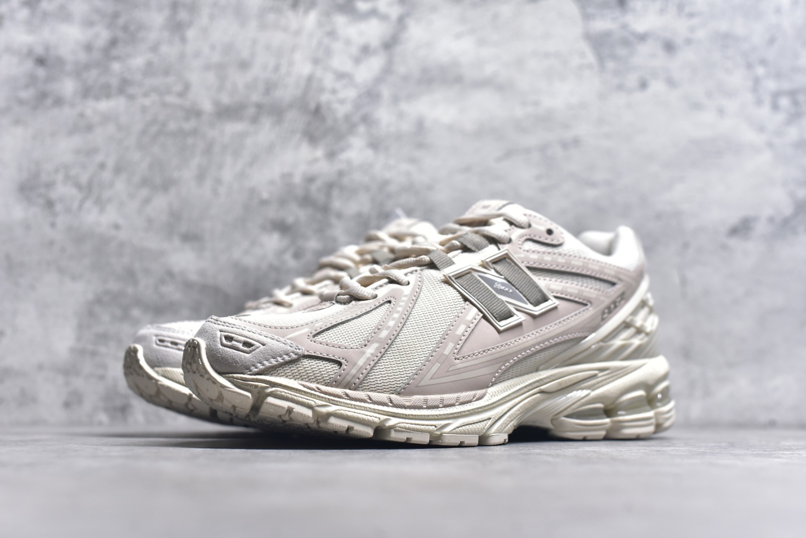 图片[2]-#New Balance 1906系列复古老爹风休闲运动慢跑鞋 U1906RLI #采用轻质牛剖革拼接透气网眼衬垫织物鞋面材质 T-Beam大底提供足步弓支撑，保持步态稳定 后跟搭载外露缓震胶尺码：36 37 37.5 38 38.5 39 40 40.5 41 42 42.5 43 44 44.5 45 46.5-选品中心