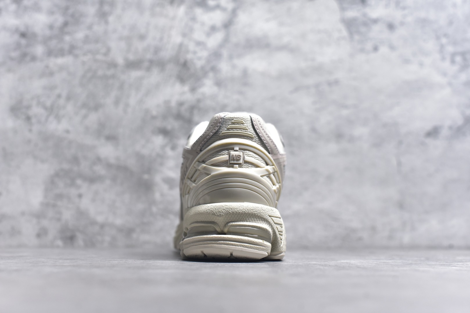 图片[5]-#New Balance 1906系列复古老爹风休闲运动慢跑鞋 U1906RLI #采用轻质牛剖革拼接透气网眼衬垫织物鞋面材质 T-Beam大底提供足步弓支撑，保持步态稳定 后跟搭载外露缓震胶尺码：36 37 37.5 38 38.5 39 40 40.5 41 42 42.5 43 44 44.5 45 46.5-选品中心