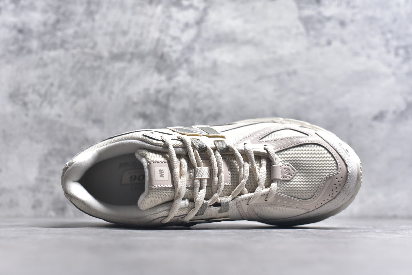 图片[4]-#New Balance 1906系列复古老爹风休闲运动慢跑鞋 U1906RLI #采用轻质牛剖革拼接透气网眼衬垫织物鞋面材质 T-Beam大底提供足步弓支撑，保持步态稳定 后跟搭载外露缓震胶尺码：36 37 37.5 38 38.5 39 40 40.5 41 42 42.5 43 44 44.5 45 46.5-选品中心